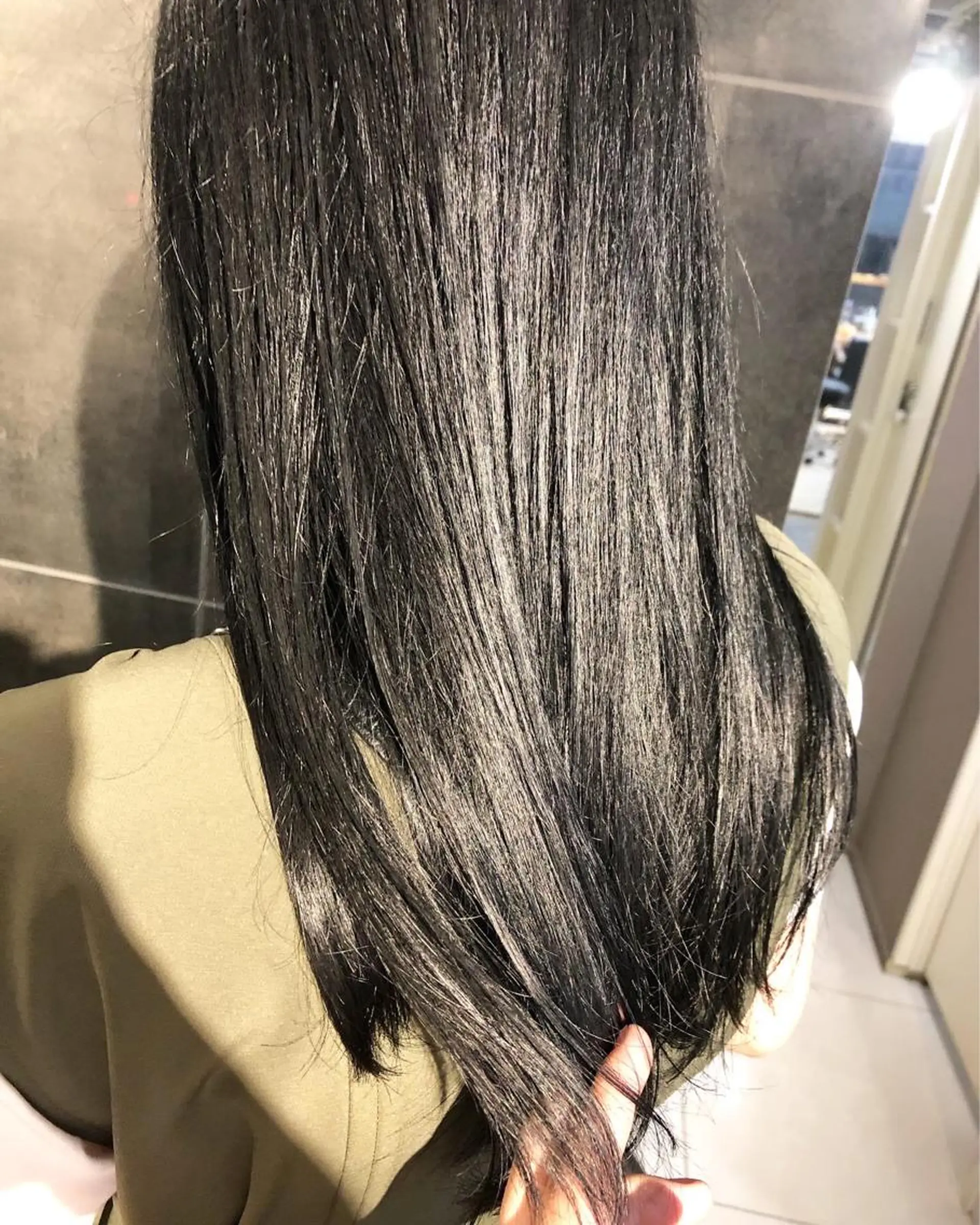 ロング カラー ヘアアレンジ 黒髪 ブルーカラー ブルーブラック ヘアカラー トリートメント メンズ特化✂️栗原 侑也のヘアスタイル