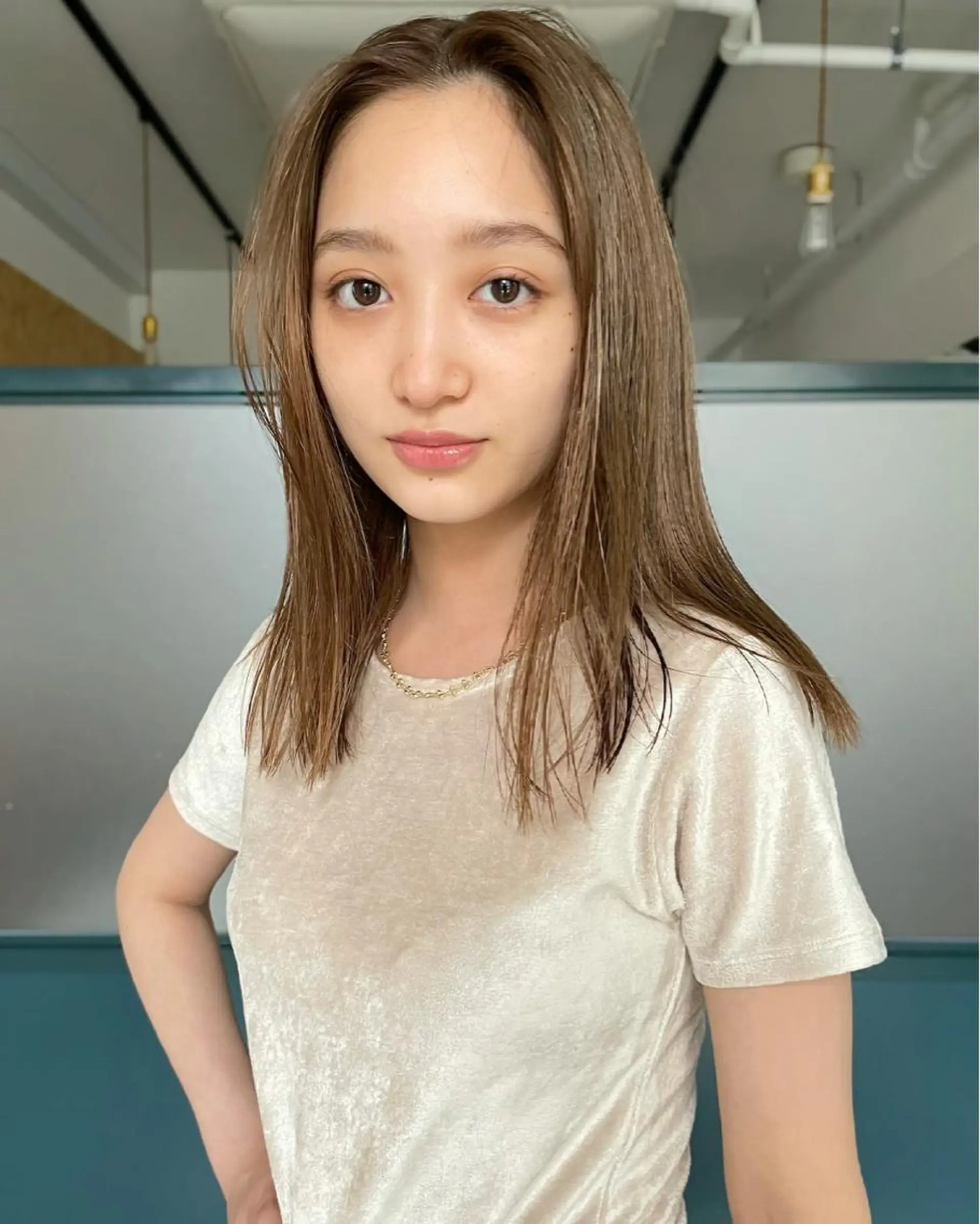 ミディアム カラー パーマ ヘアアレンジ ネイル マツエク・マツパ ベージュカラー ミルクティーベージュ トレンド眉🌈✨ arisaの眉毛・アイブロウイメージ