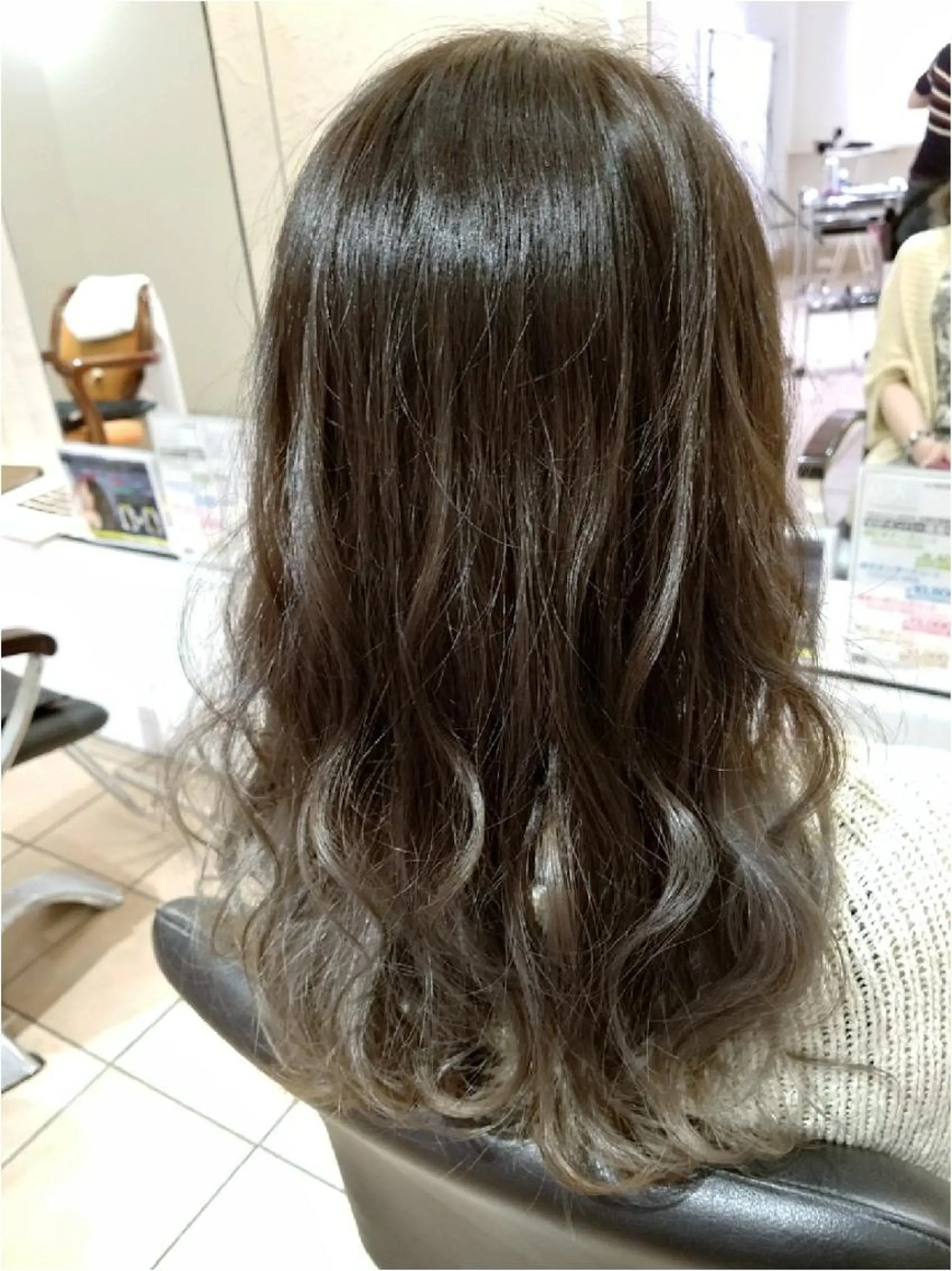 ロング カラー グラデーションカラー グレージュ 【髪質改善美容師】t occa茨木篠原健太のヘアスタイル