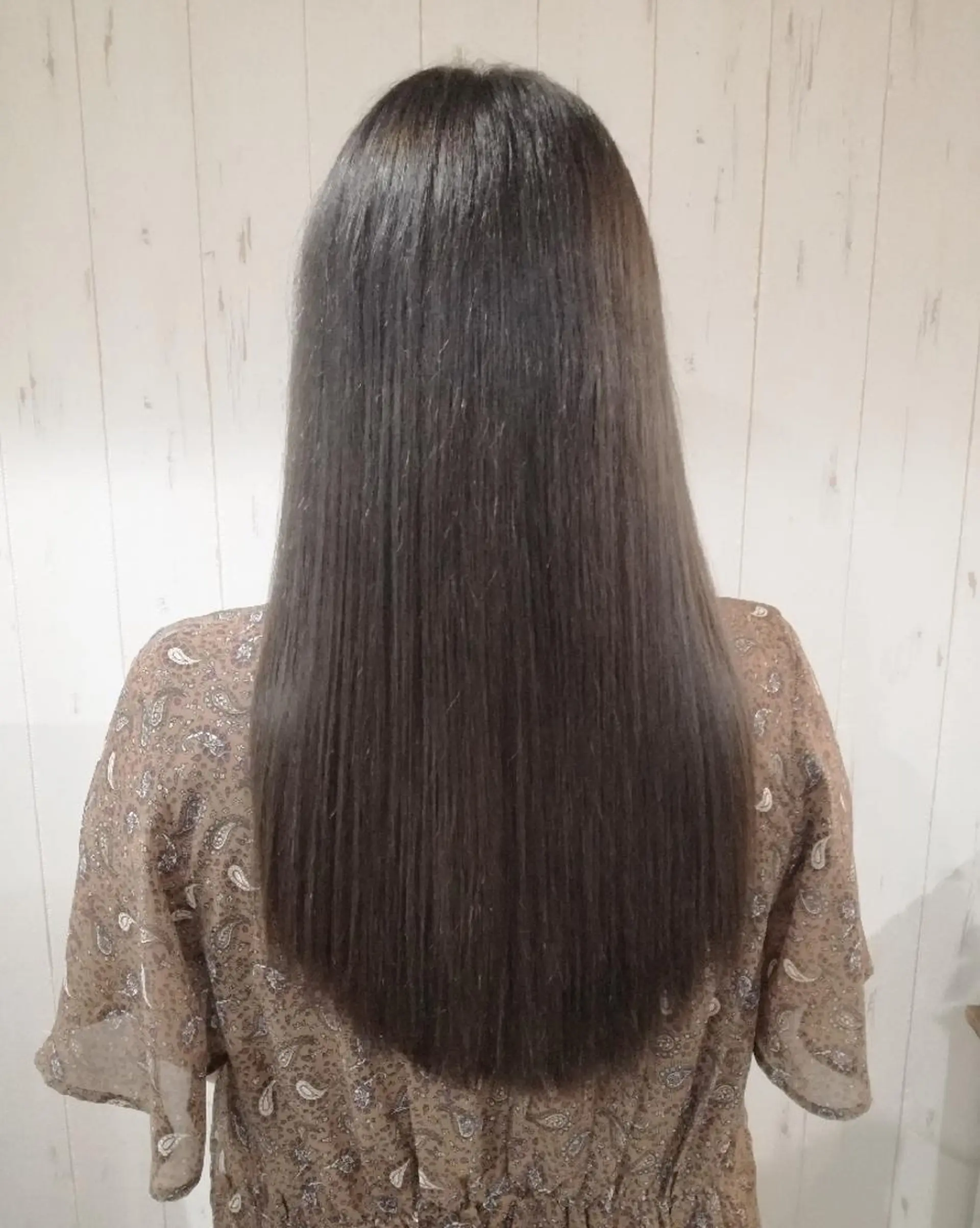 ロング カラー ダークグレー ダークグレージュ グレージュ 西川 敏夫のヘアスタイル