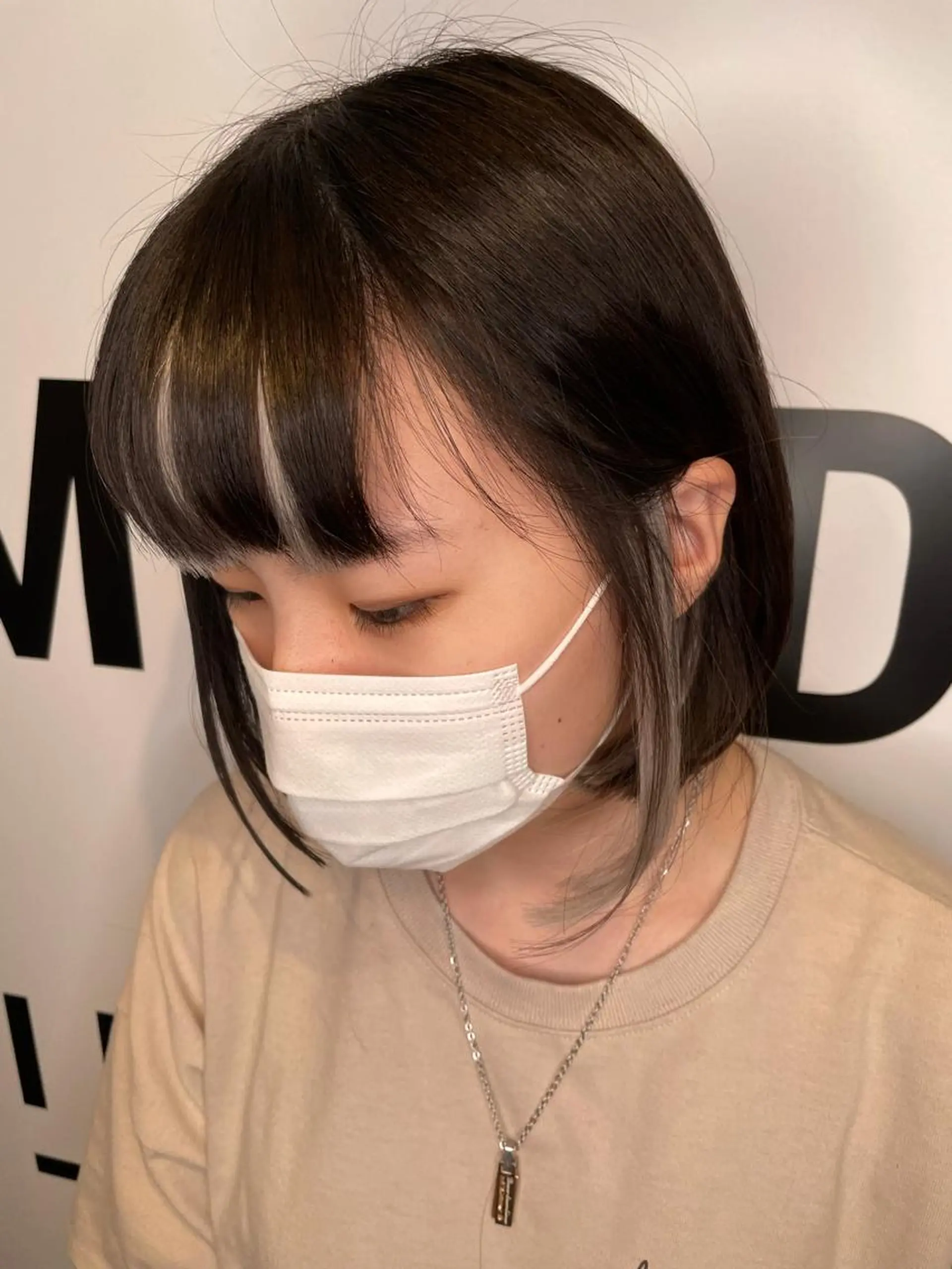 ショート カラー イヤリングカラー インナーカラー シルバー ホワイトシルバー カット 小川 舜人のヘアスタイル