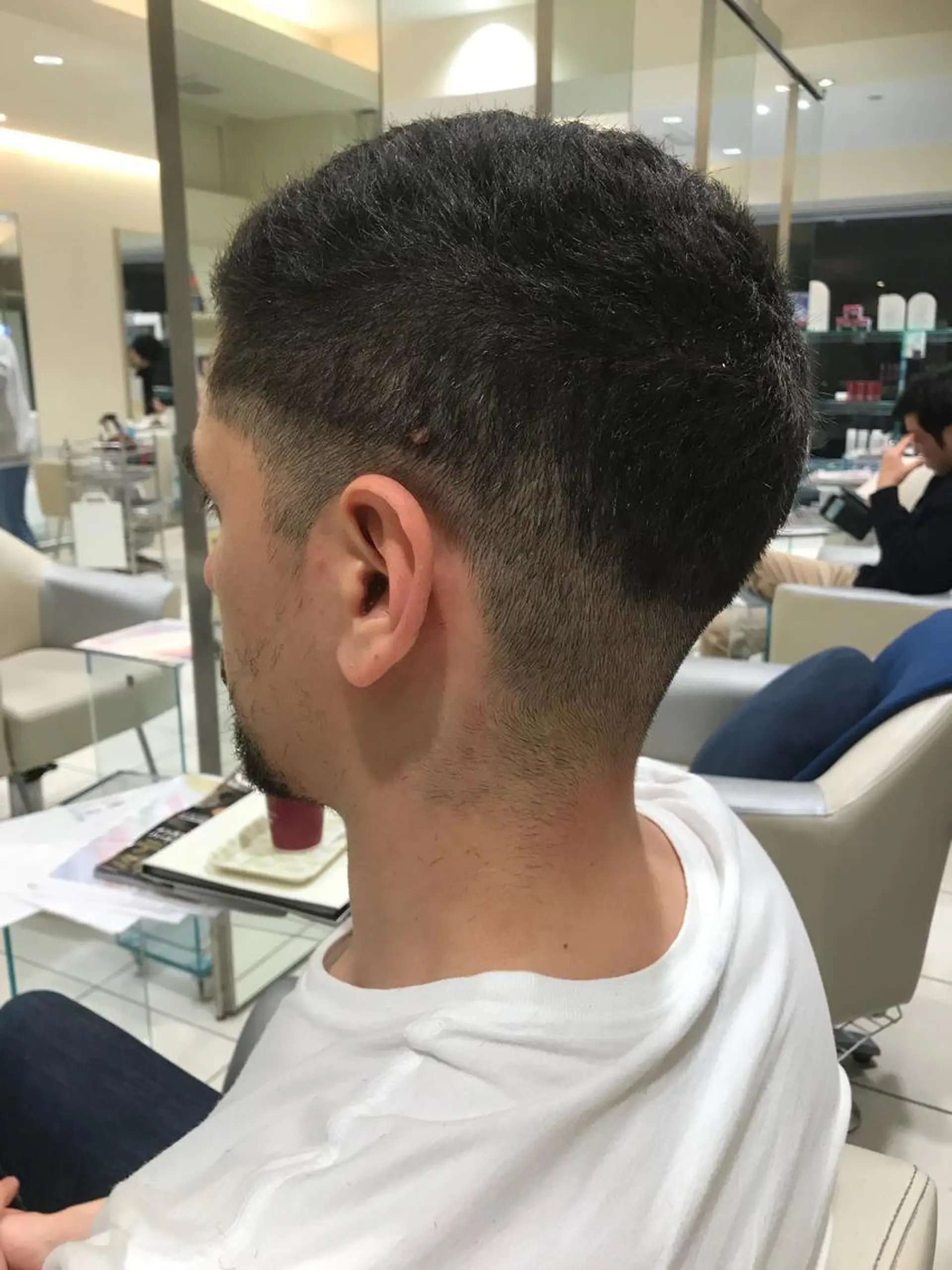 ショート カラー パーマ ヘアアレンジ メンズ キッズ ネイル マツエク・マツパ メンズハイトーン メンズパーマ 刈り上げ アディクシーカラー 透明感カラー カット EnBlesS西宮 マンツーマン神道有基のヘアスタイル