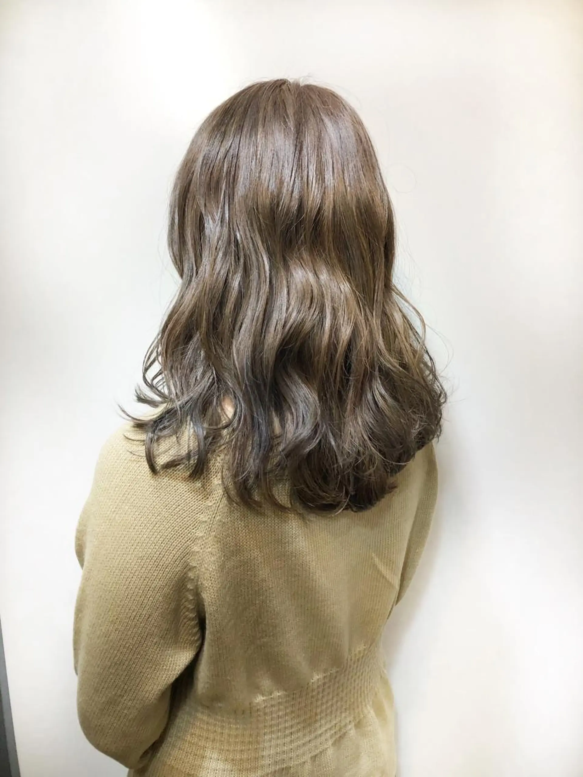 ミディアム カラー ベージュカラー ミルクティーベージュ 女性リピ90%🍨 🩷佐藤みずきのヘアスタイル