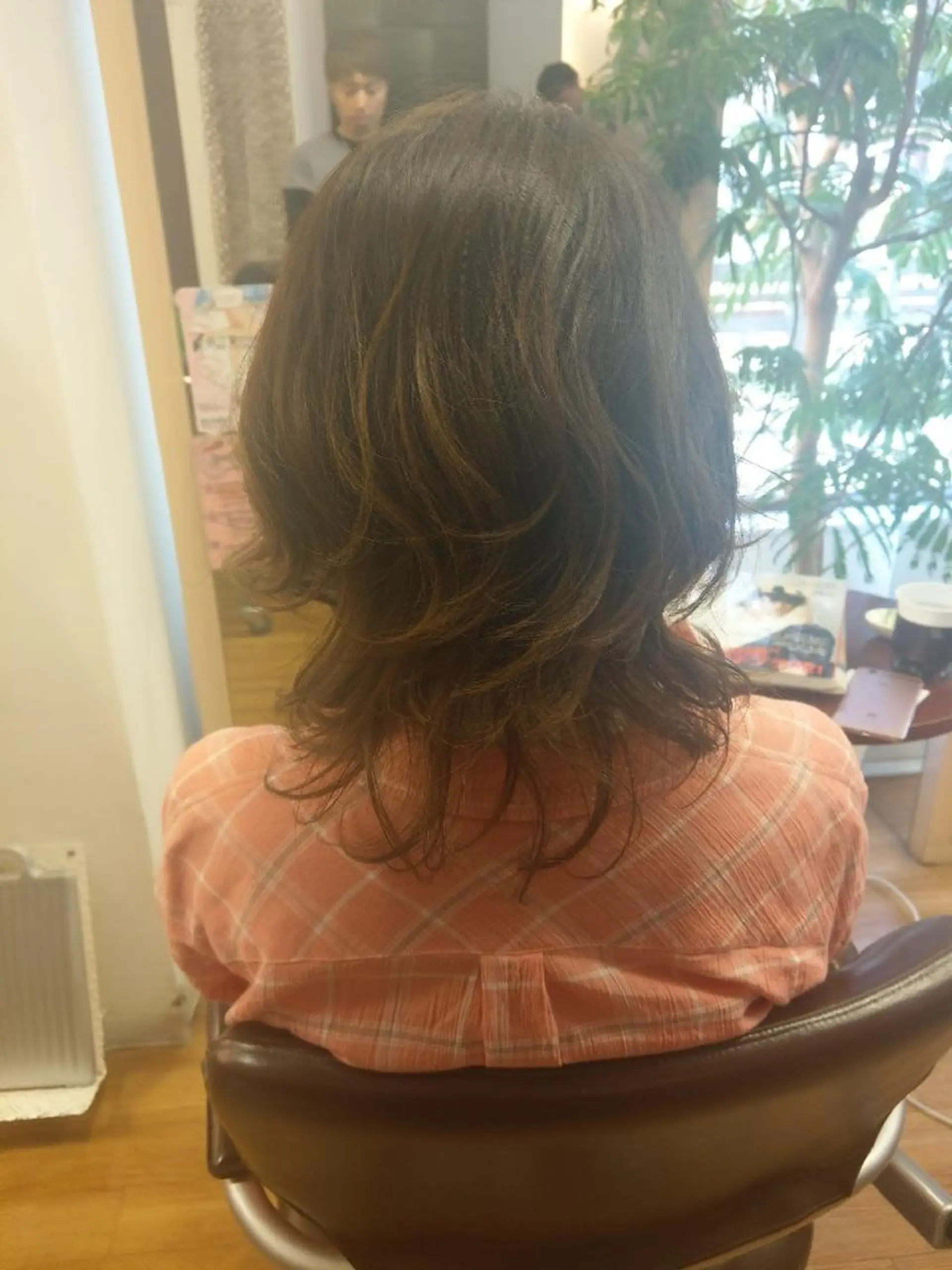 ミディアム パーマ エアウェーブ カット パーマ Uketoru 横田健のヘアスタイル