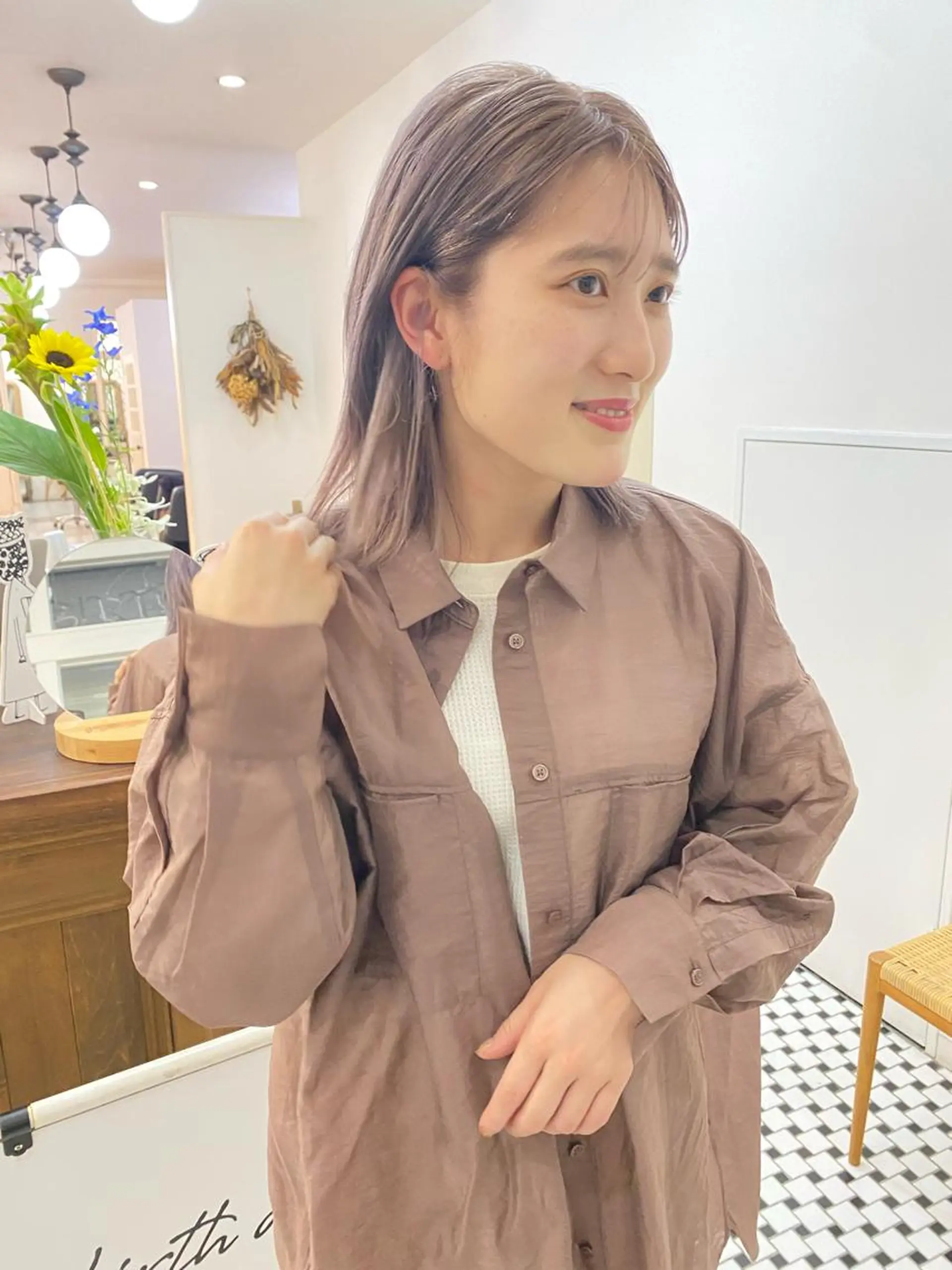 ミディアム カラー 顔周りレイヤー/韓国 ブリーチminamiのヘアスタイル