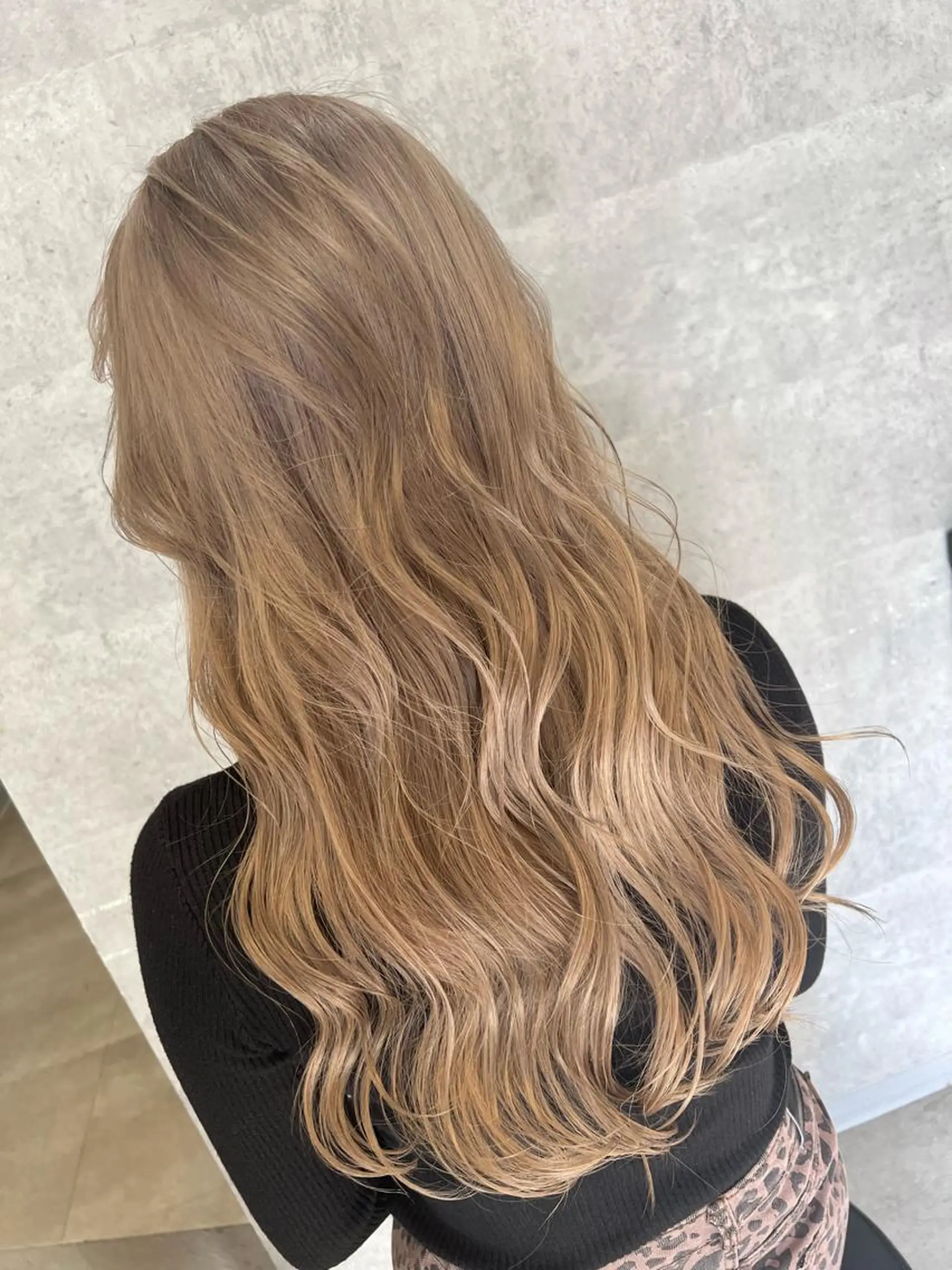 カラー ベージュカラー ホワイトベージュ ヘアカラー 'Oli所属・寺嶋 貴大のヘアスタイル