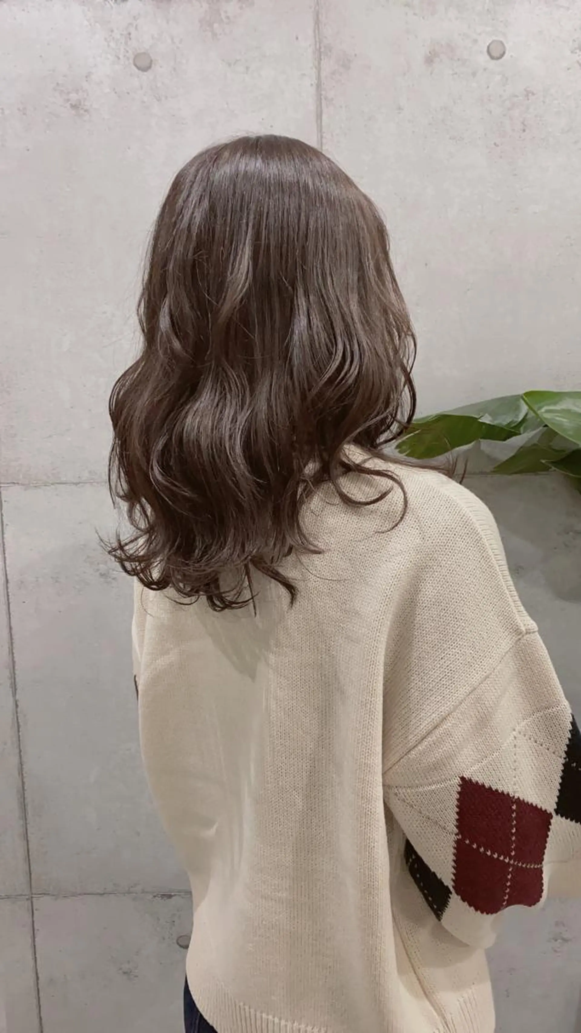 セミロング カラー newi赤羽 HINATAのヘアスタイル