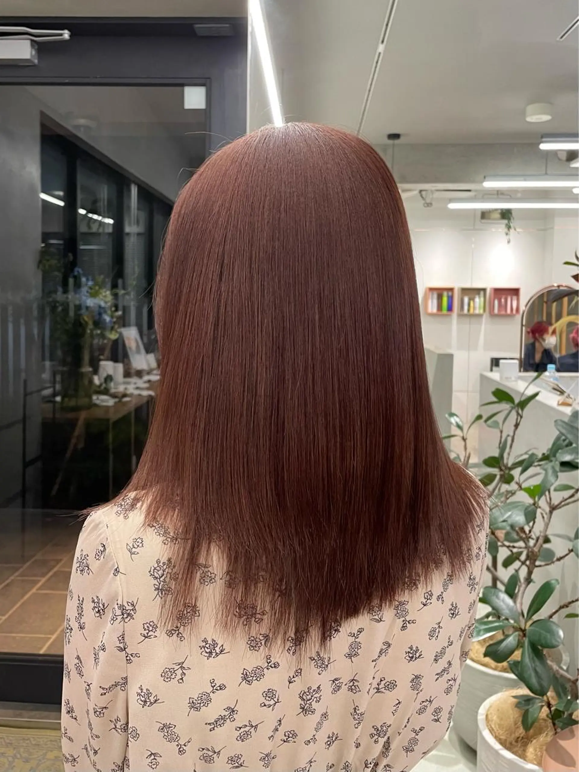 セミロング カラー 透明感カラー 鶴井 美空のヘアスタイル