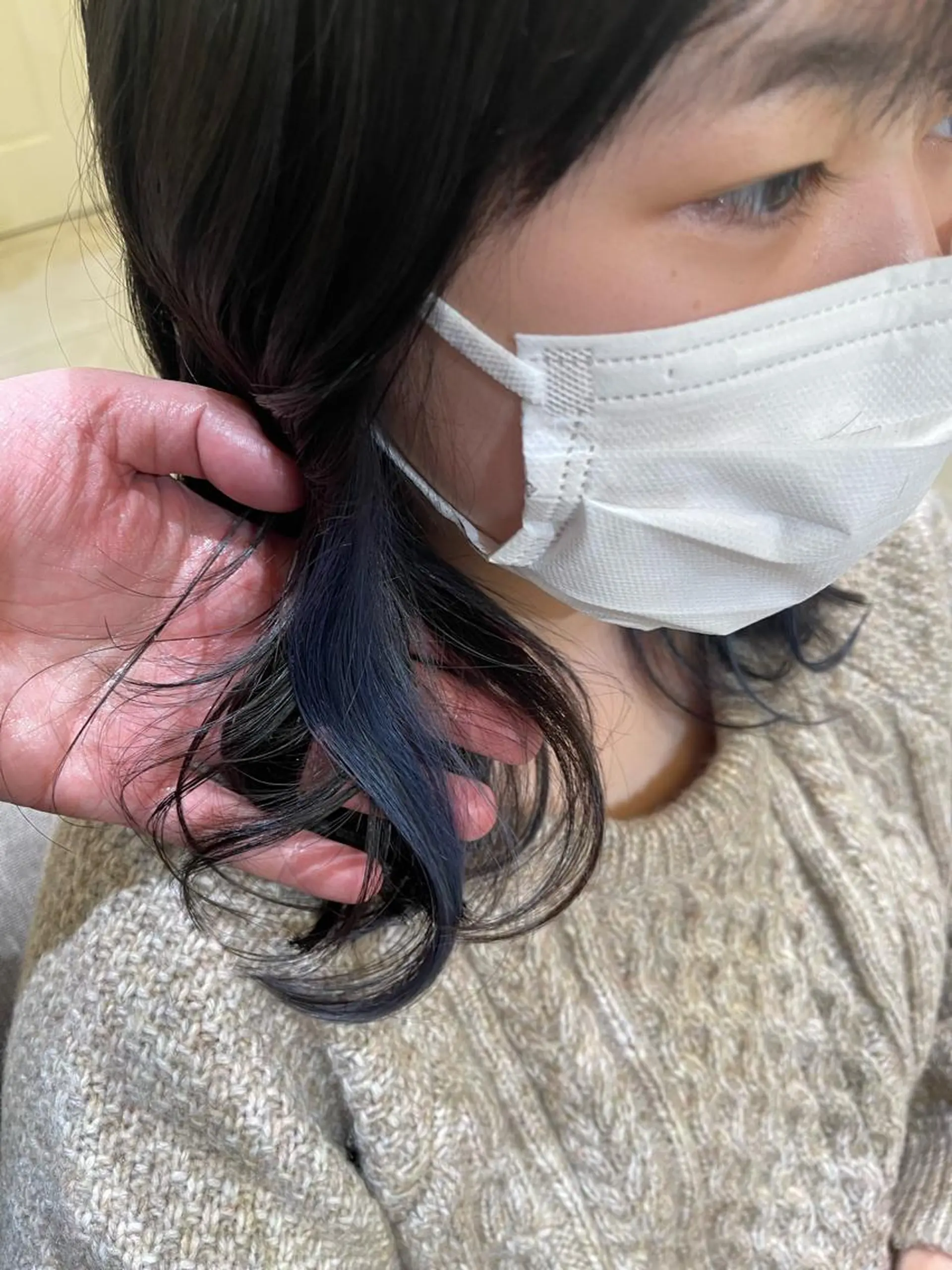 カラー 濱田輝レイヤー 韓国風 ハイトーンのヘアスタイル