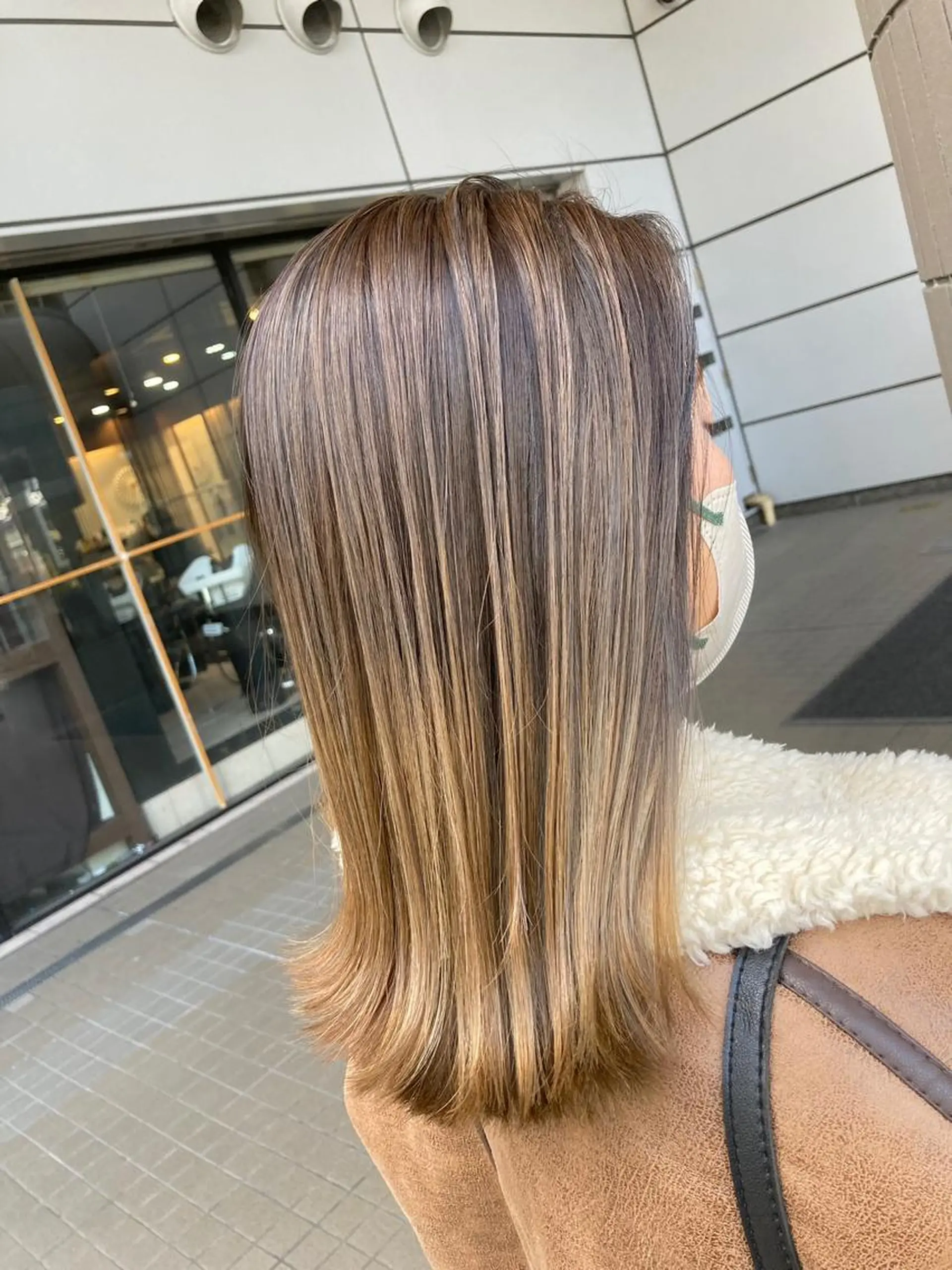 ミディアム カラー バレイヤージュ レイヤーカット カット ヘアカラー トリートメント SHAFT Ieiriのヘアスタイル