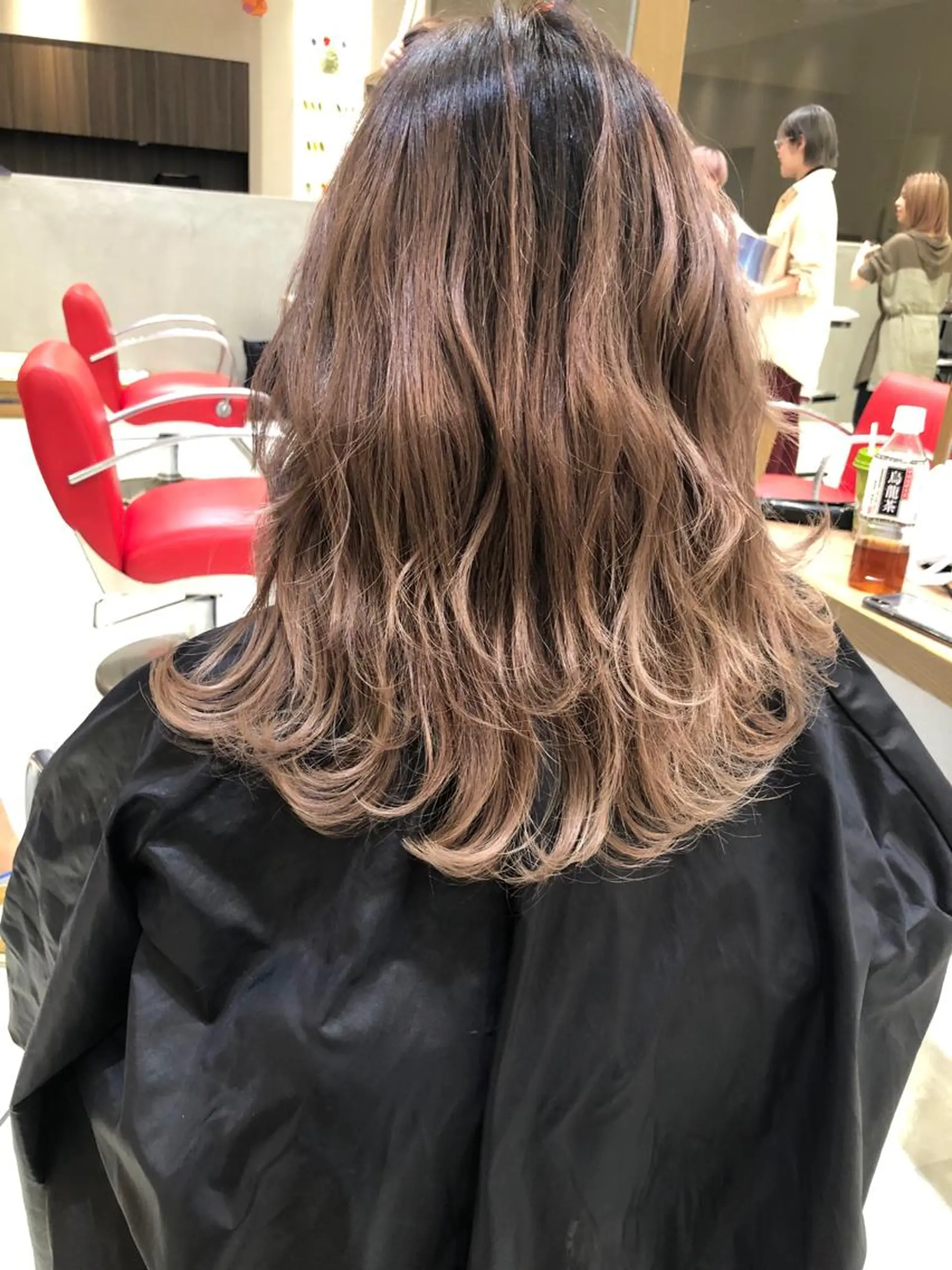 ミディアム カラー バレイヤージュ レイヤーカット タナカ タクヤのヘアスタイル