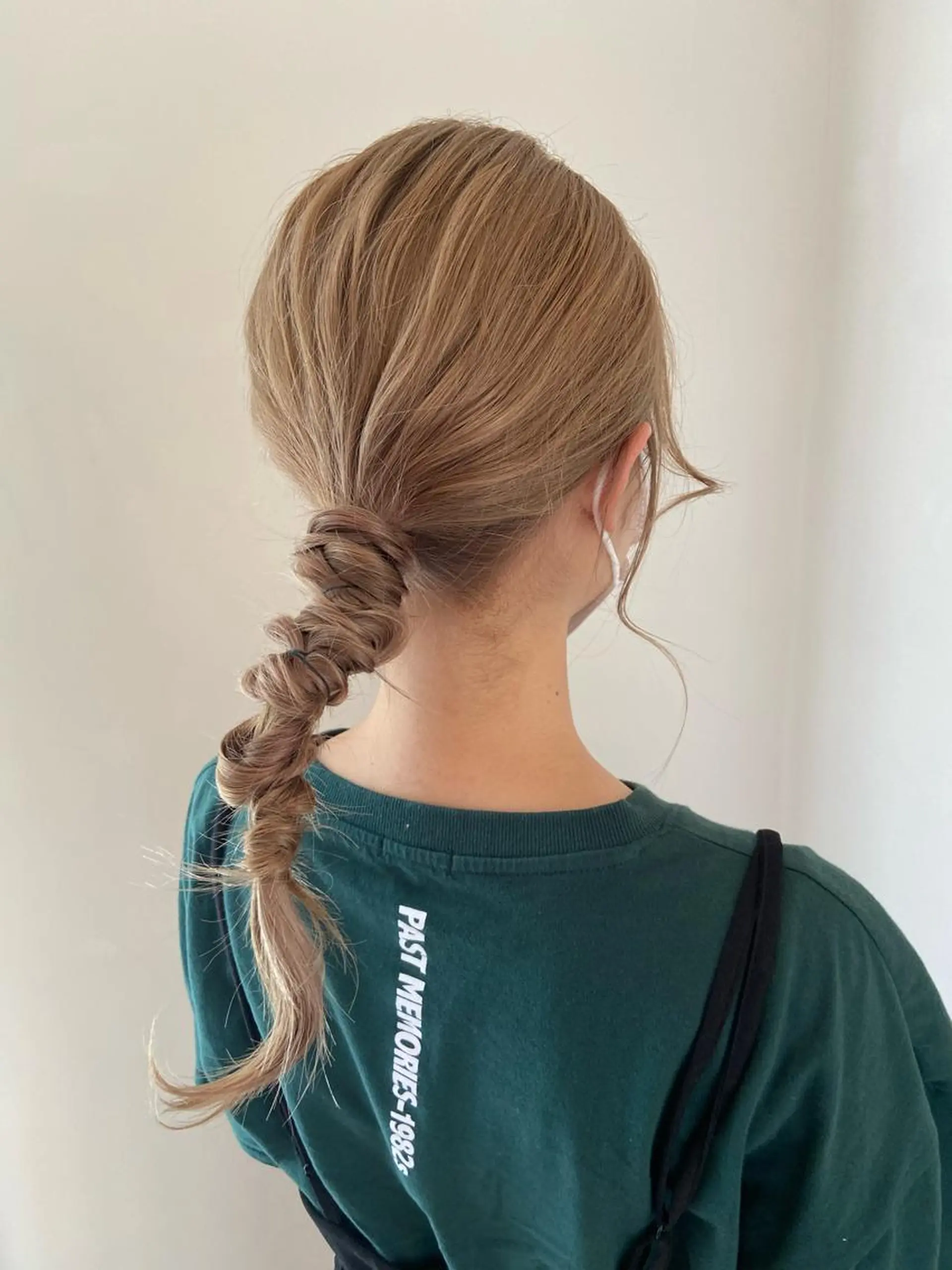 カラー 犬塚 梨花のヘアスタイル