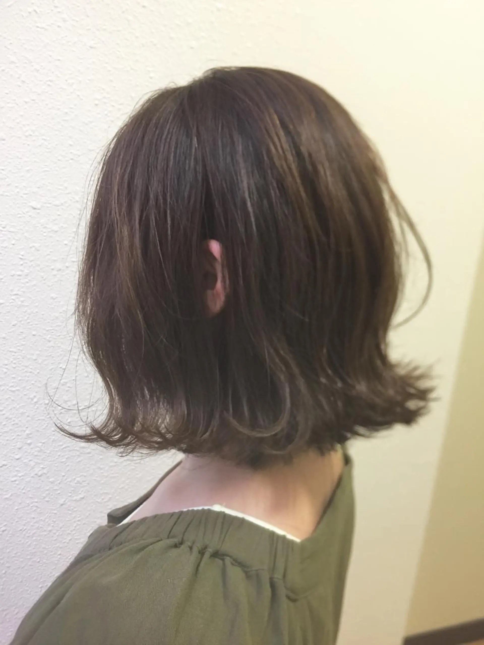 ミディアム カラー クボキ サヤのヘアスタイル