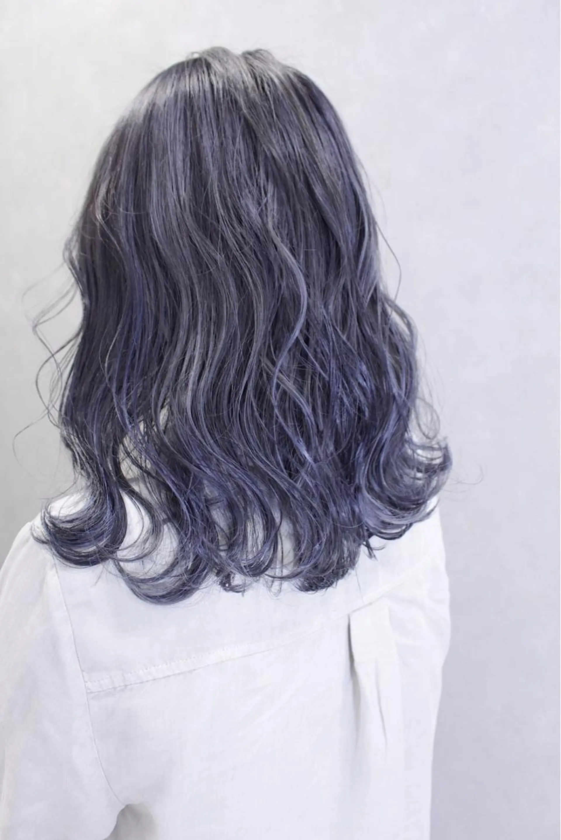 ミディアム カラー ヘアアレンジ アッシュ ブルーカラー ブルーアッシュ ハイライトカラー ハイライト ヘアカラー トリートメント lani ブリーチ /ダブルカラーのヘアスタイル