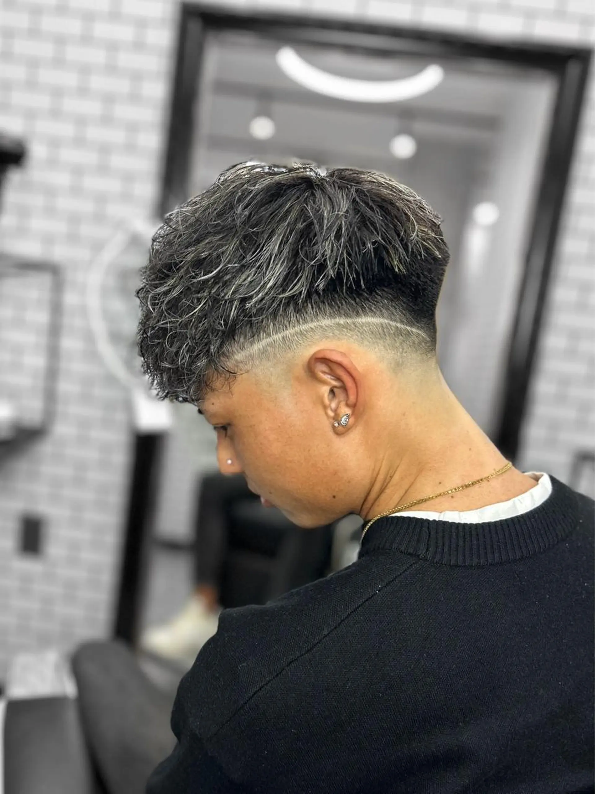 ショート カラー メンズ アップバング センターパート フェードカット メンズパーマ スキンフェード カット ヘアカラー 🔥メンズ特化🔥 谷口力哉のヘアスタイル