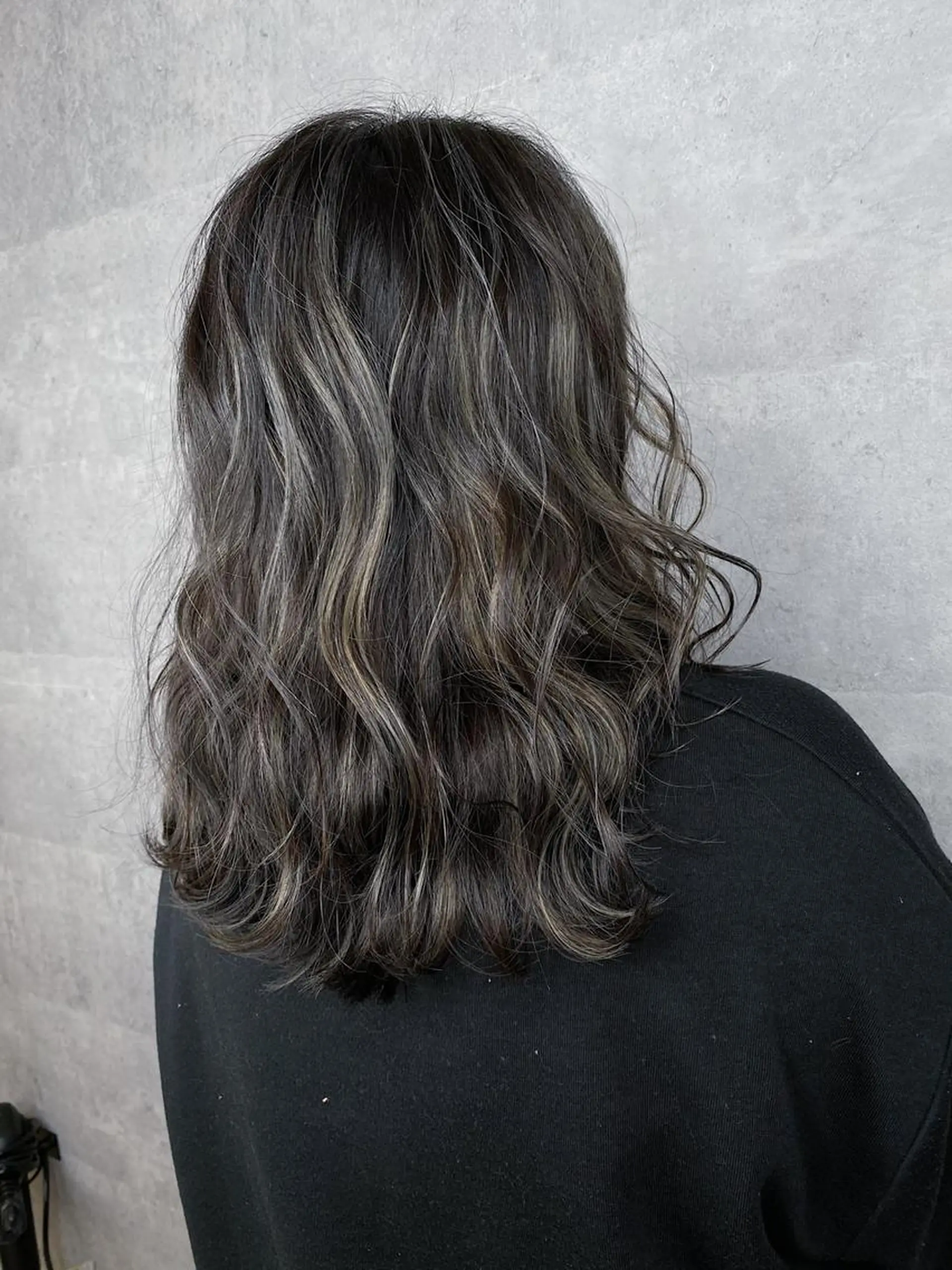 ミディアム カラー _WHITE 天王寺のヘアスタイル