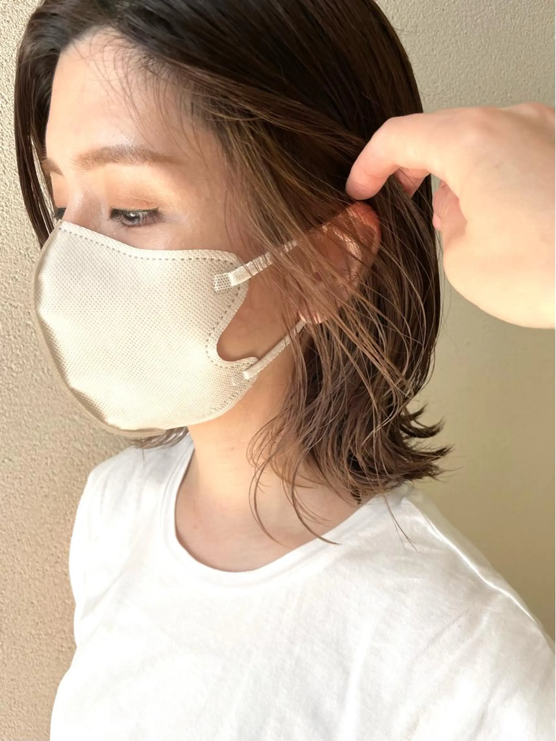 ミディアム カラー ベージュカラー イヤリングカラー ミルクティーベージュ ヘアカラー 沢田 瞳のヘアスタイル