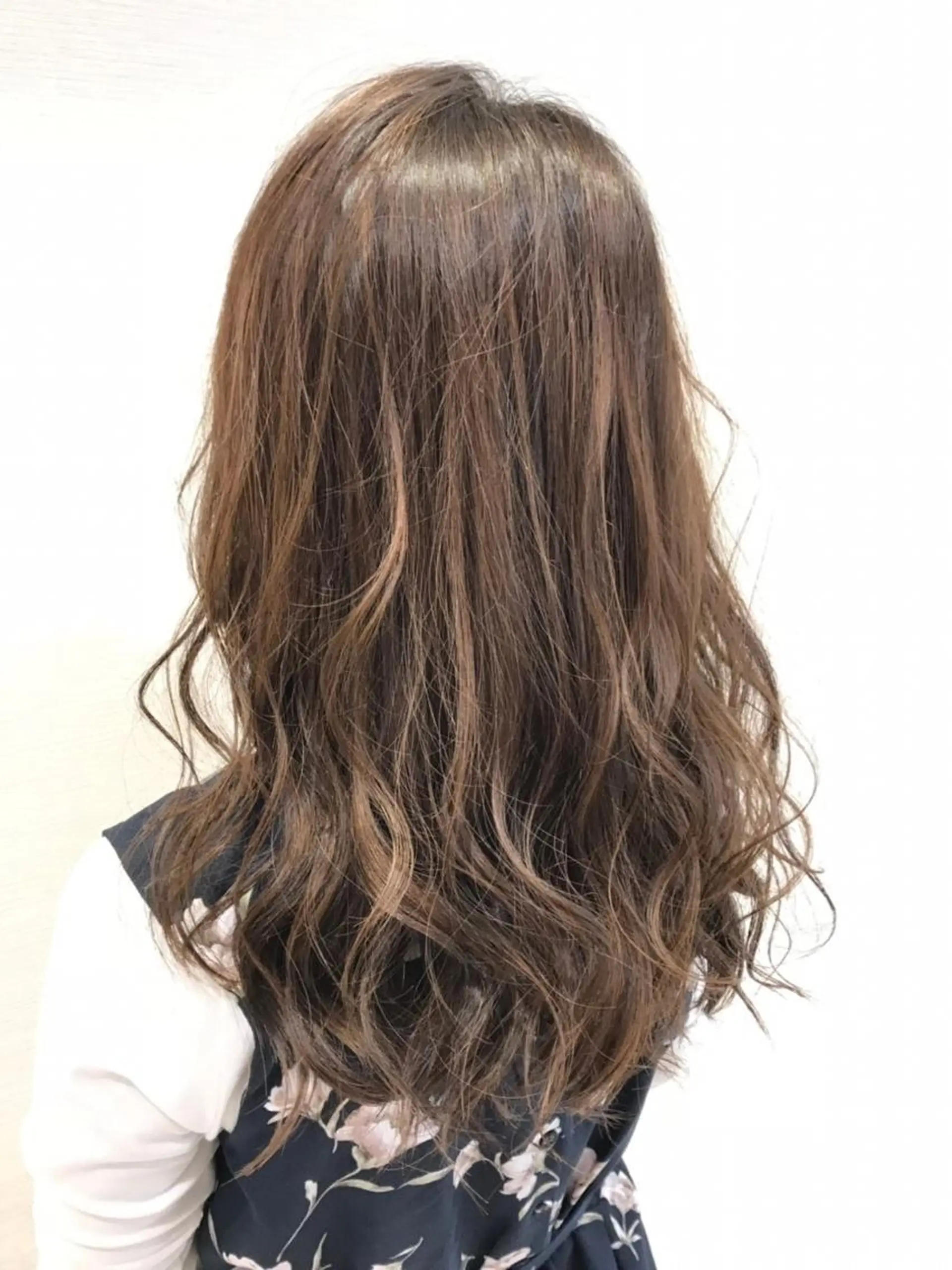 ロング カラー ヘアアレンジ ベージュカラー オレンジ オレンジベージュ 白髪ぼかしハイライト 茗荷谷駅徒歩2分のヘアスタイル