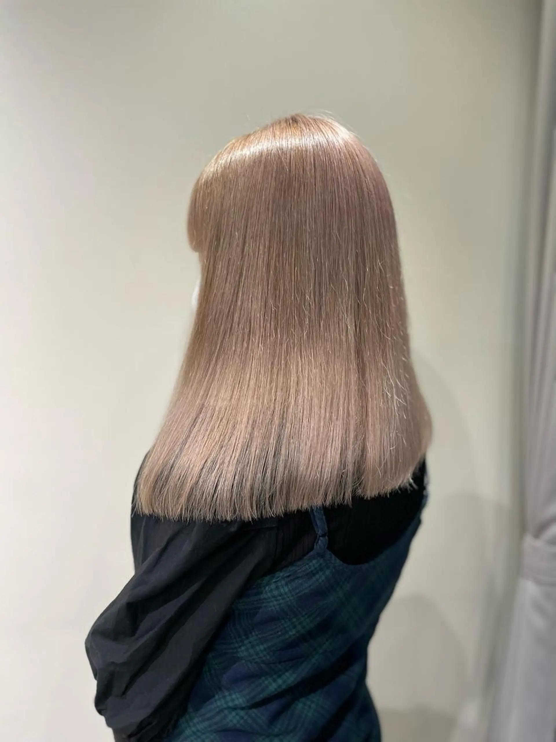 ミディアム カラー ベージュカラー ブリーチ ホワイトベージュ ヘアカラー 🦋美髪／エクステ 🦋アベイクミのヘアスタイル