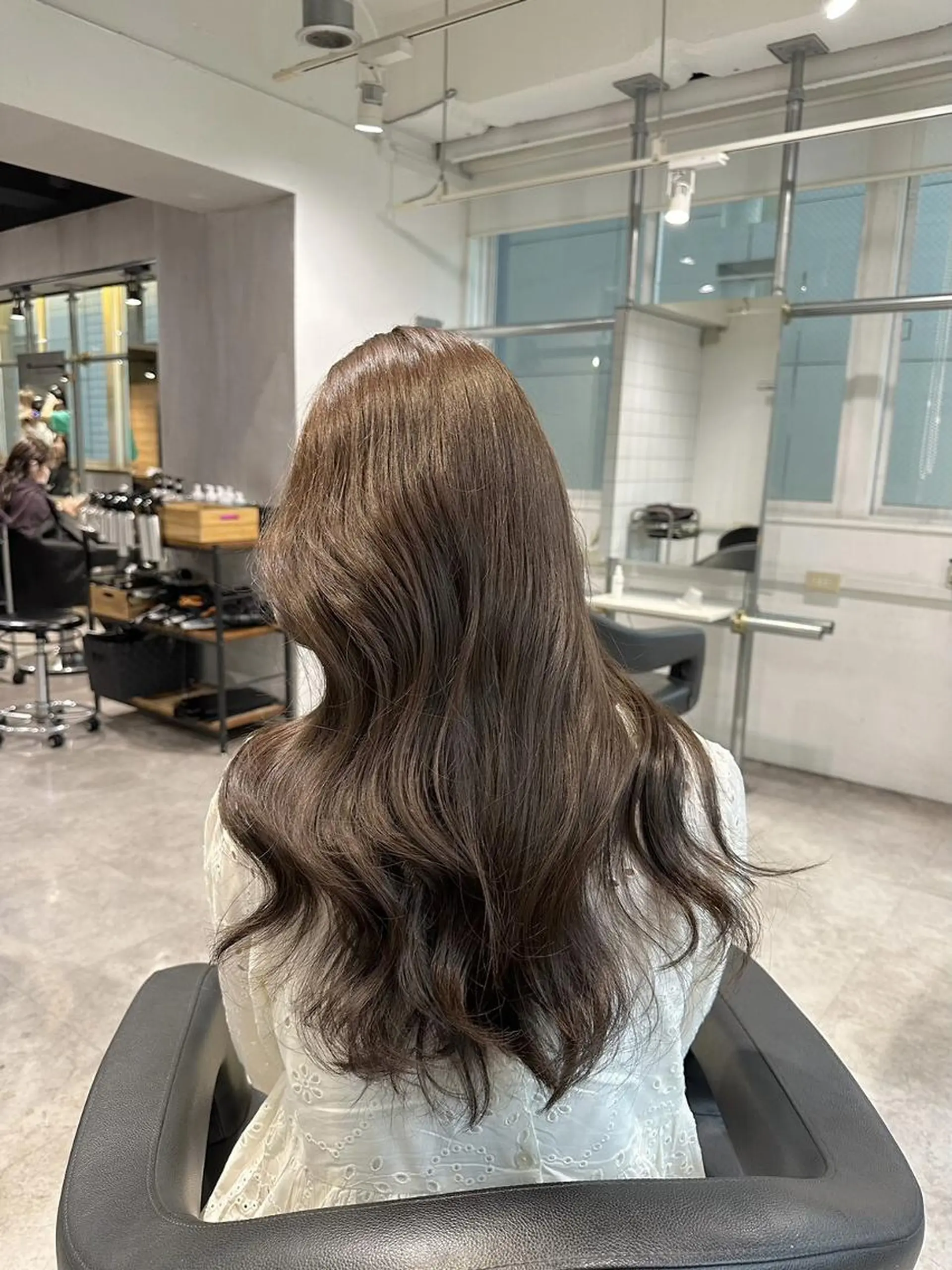 ミディアム カット ヘアカラー トリートメント ヘアセット 韓国/トレンド レイヤー【101】のヘアスタイル