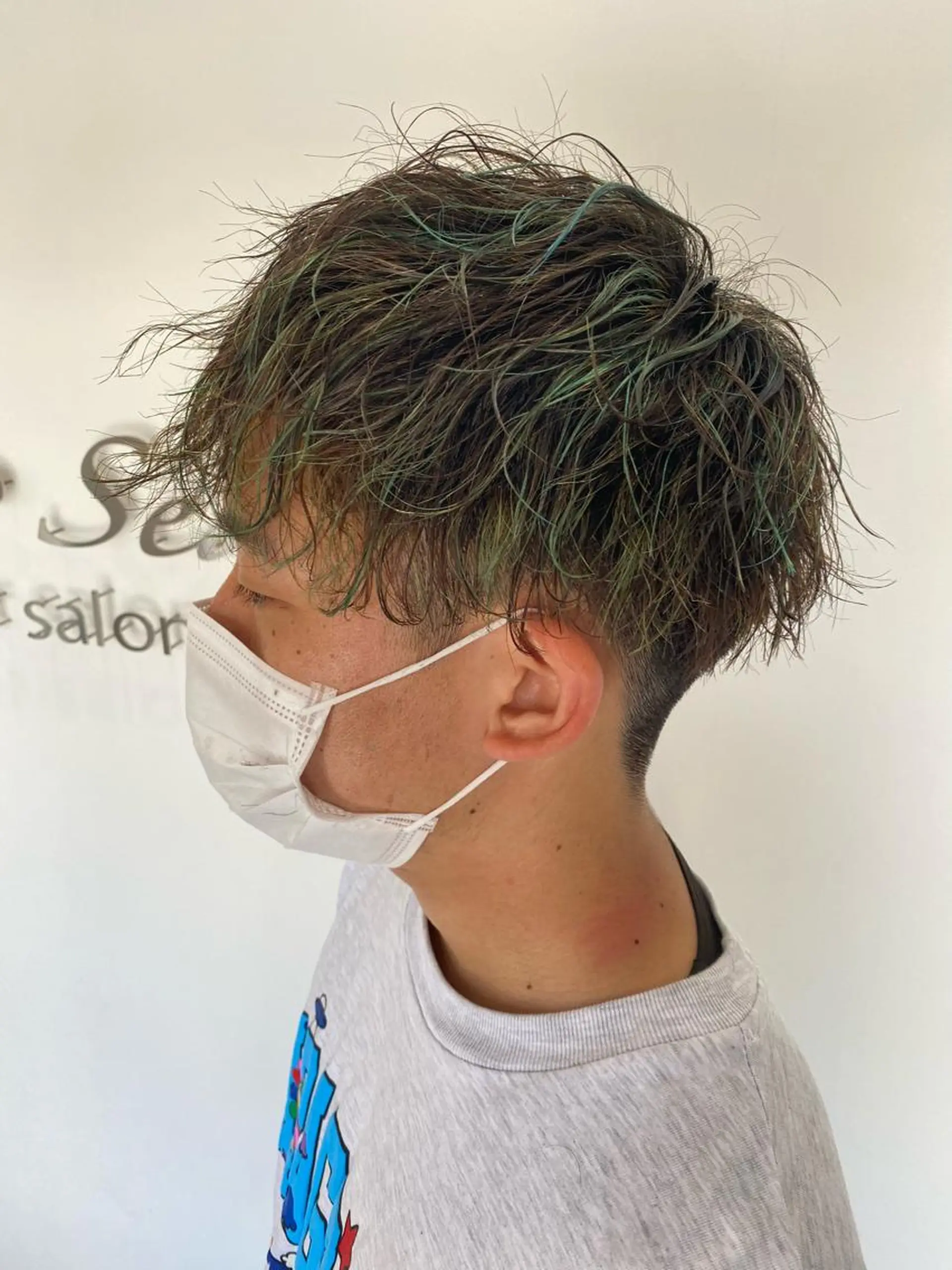 ショート メンズ メンズハイライト メンズパーマ メンズツイストパーマ ハイライト ツイストパーマ カット ヘアカラー パーマ ヘッドスパ ze sealのヘアスタイル