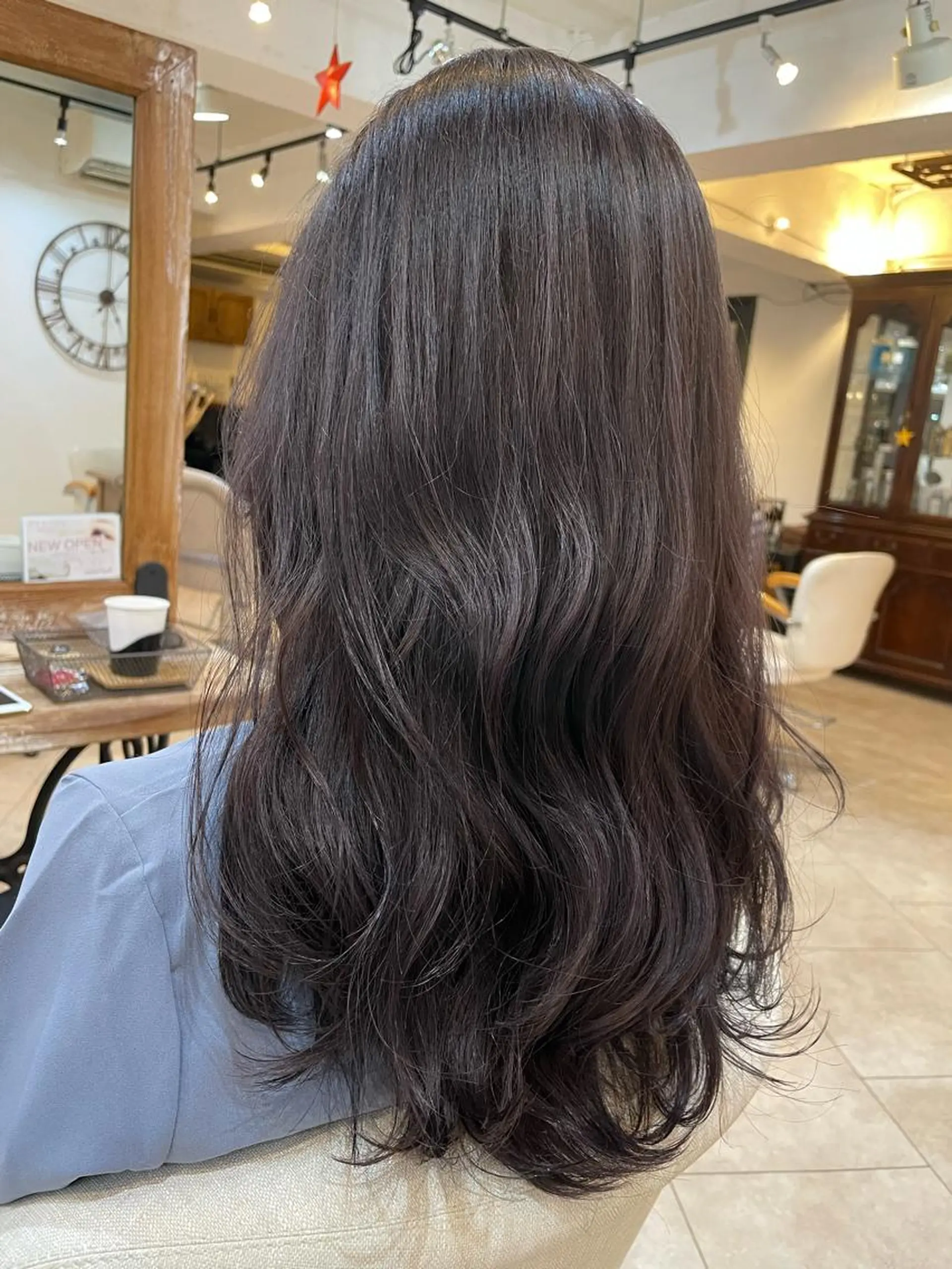 ロング アッシュ 金子 しおりのヘアスタイル