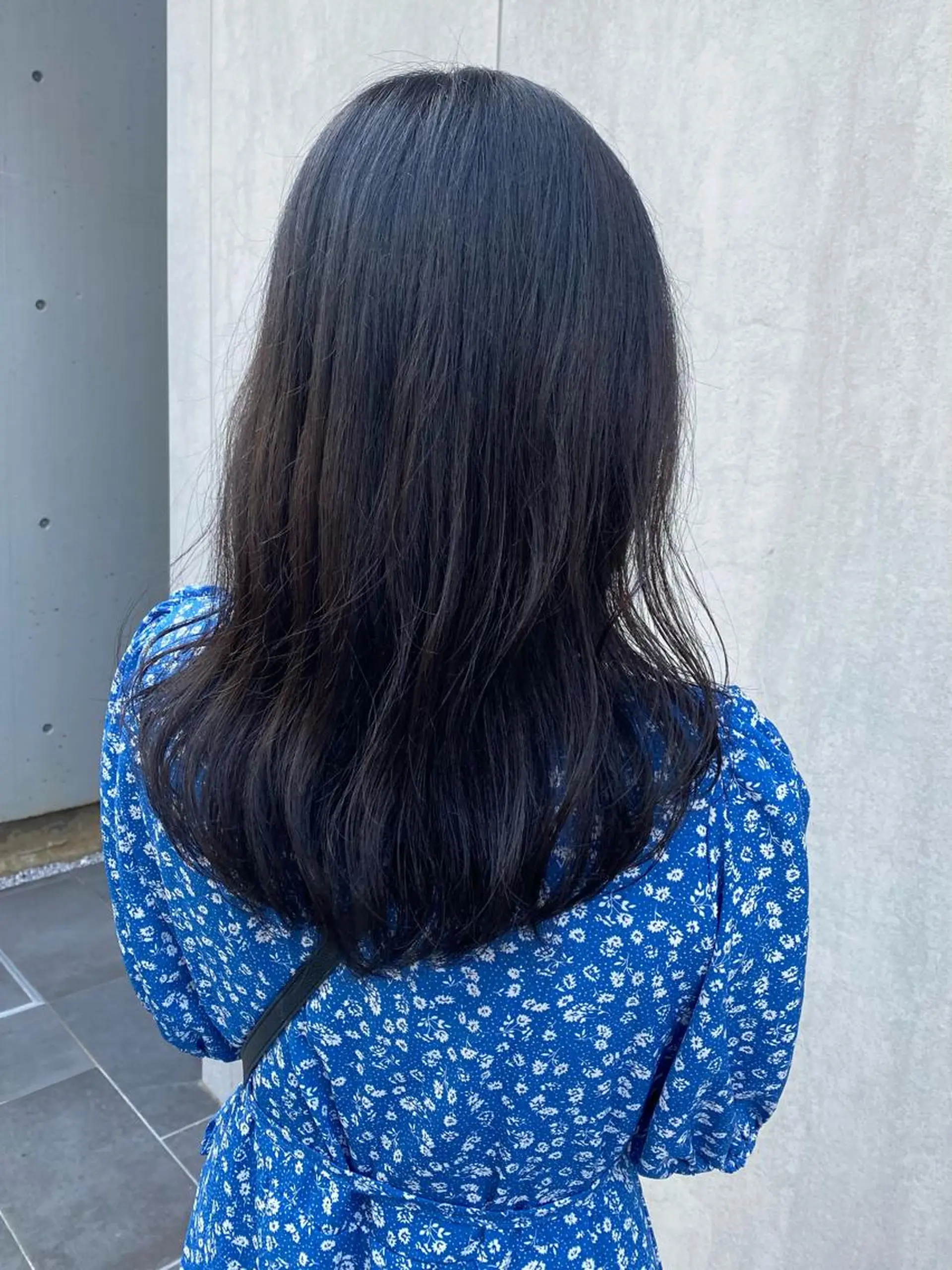 ミディアム カラー 透明感カラー ダークグレー ミディアムヘア🌼 さきのヘアスタイル