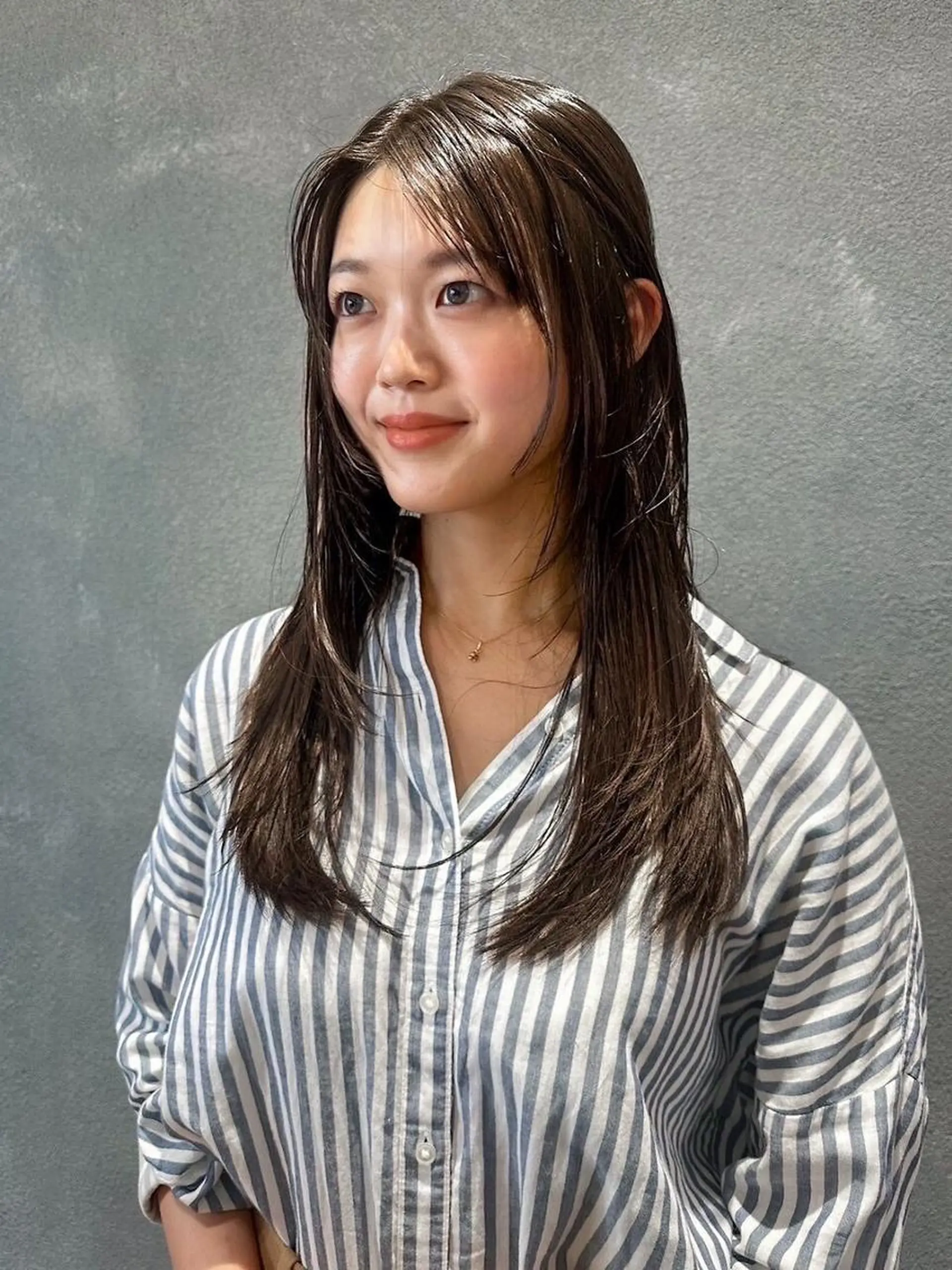 ロング 吉田 莉乃のヘアスタイル