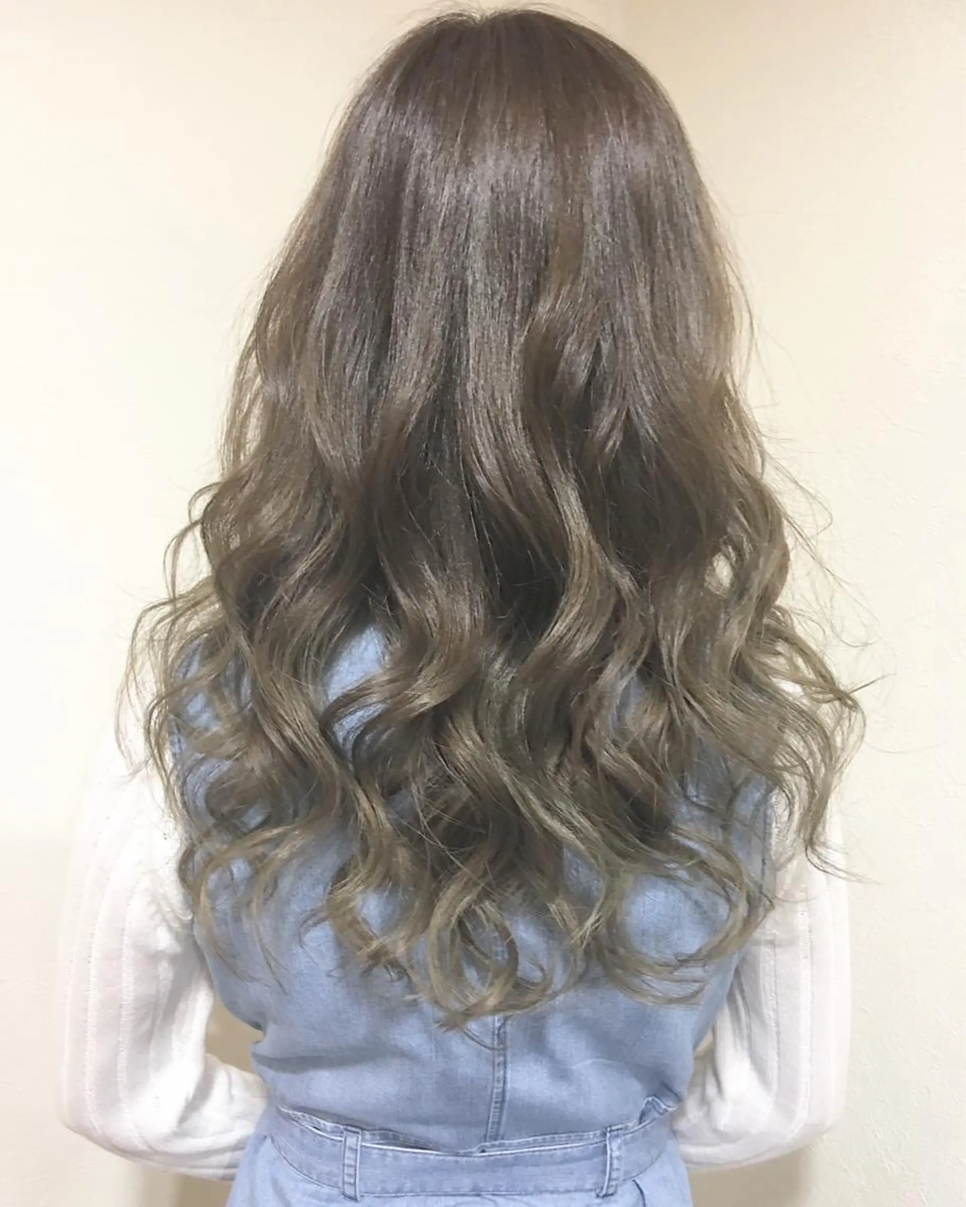 セミロング ヤマグチ ヒカルのヘアスタイル