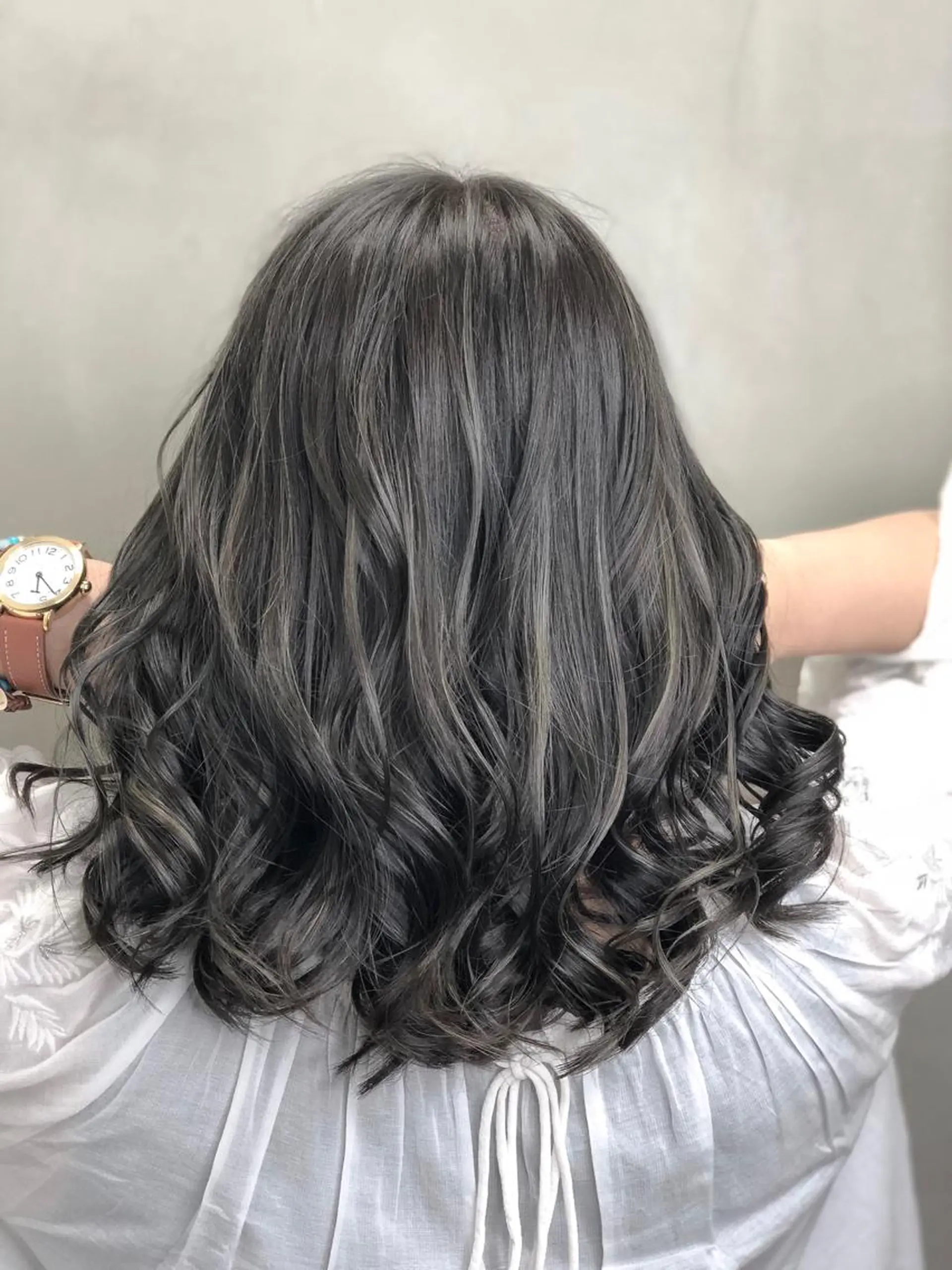 ミディアム カラー ブルーカラー ブルージュ SALOWIN神戸三宮East店所属・【透明感、艶髪】西村 有司のヘアスタイル