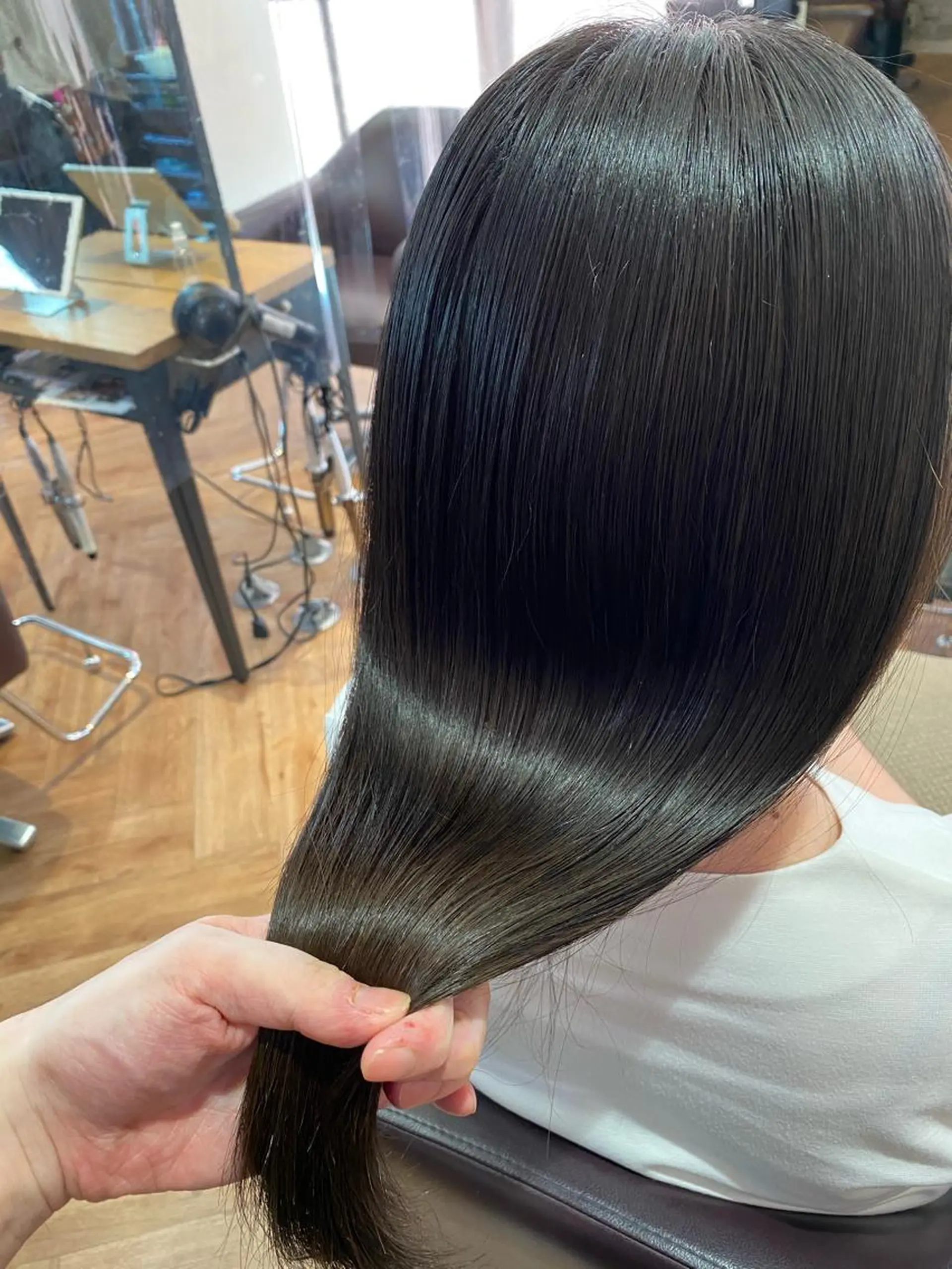 ロング カラー アクアカラー イルミナカラー トリートメント ヘアカラー トリートメント 韓国🇰🇷レイヤー 映える顔周り🩷のヘアスタイル