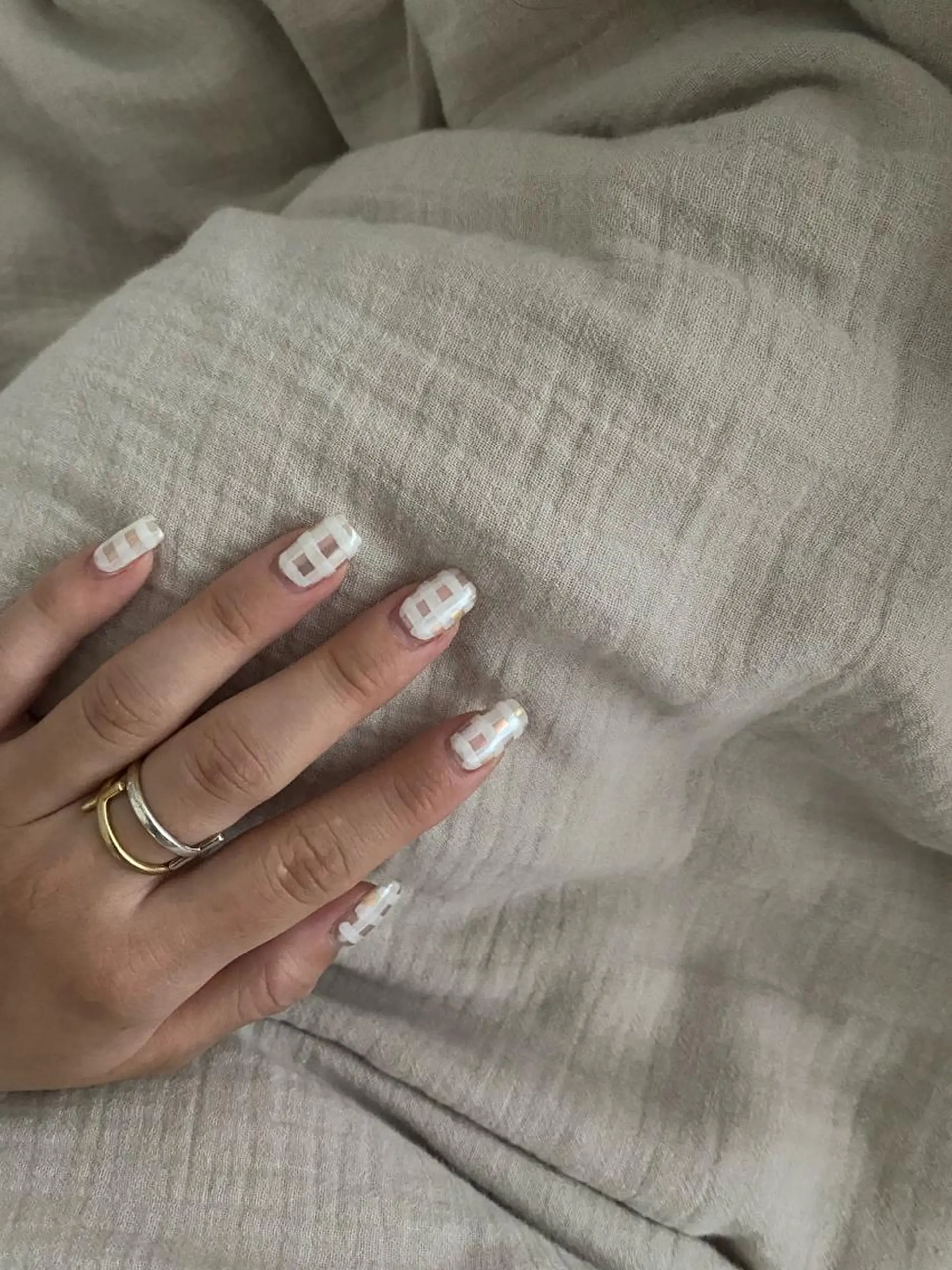 ネイル ミラーネイル 持ち込み ニュアンスネイル ホワイト Charme. NOBUKOのネイルデザイン