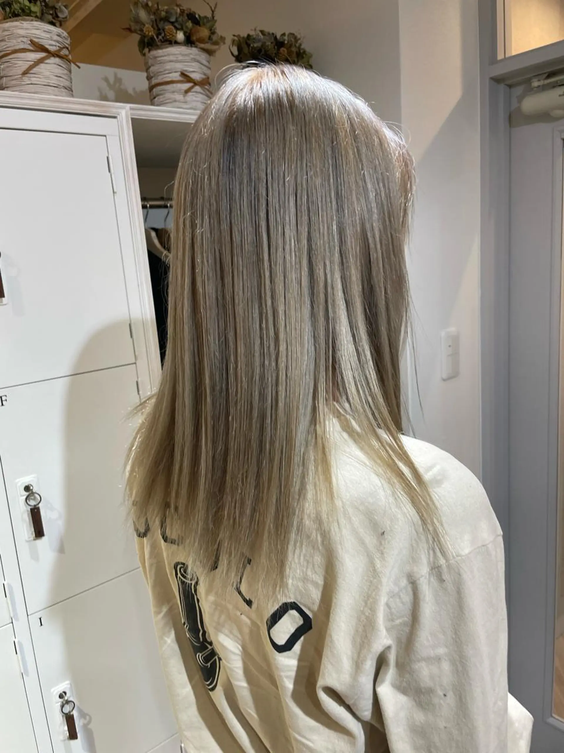 セミロング カラー FLAWEN.所属・akane .のヘアスタイル