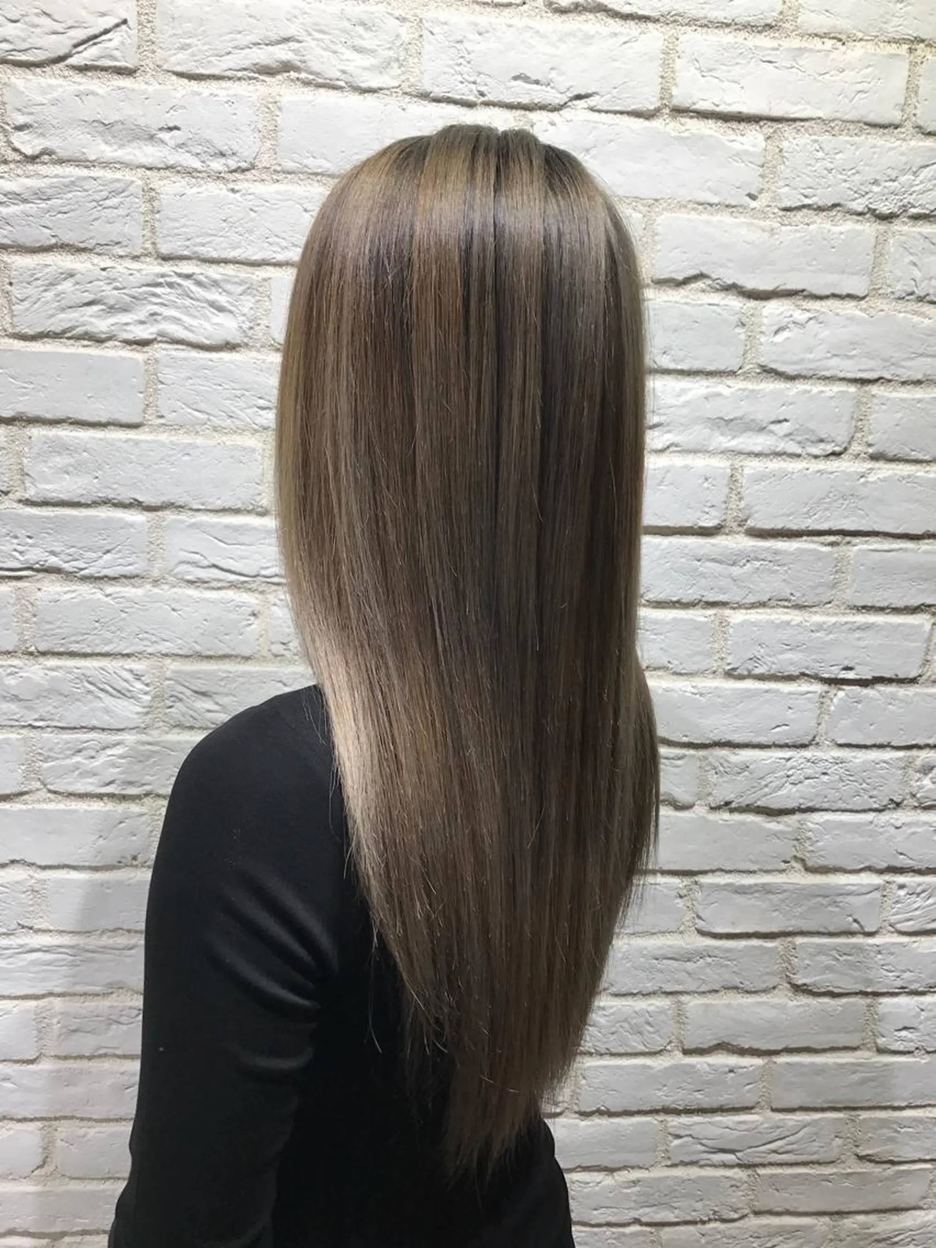 ロング カラー 透明感カラー グラデーションカラー ハイライトカラー ハイライト UMEDA FIGAROのヘアスタイル