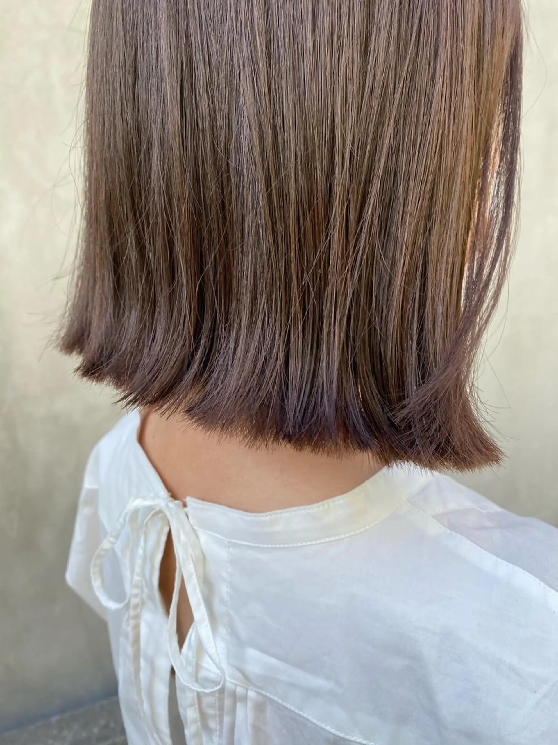 ショート カラー パーマ ヘアアレンジ メンズ キッズ ネイル マツエク・マツパ 切りっぱなしボブ ベージュカラー ボブ インナーカラー/ KANAのヘアスタイル