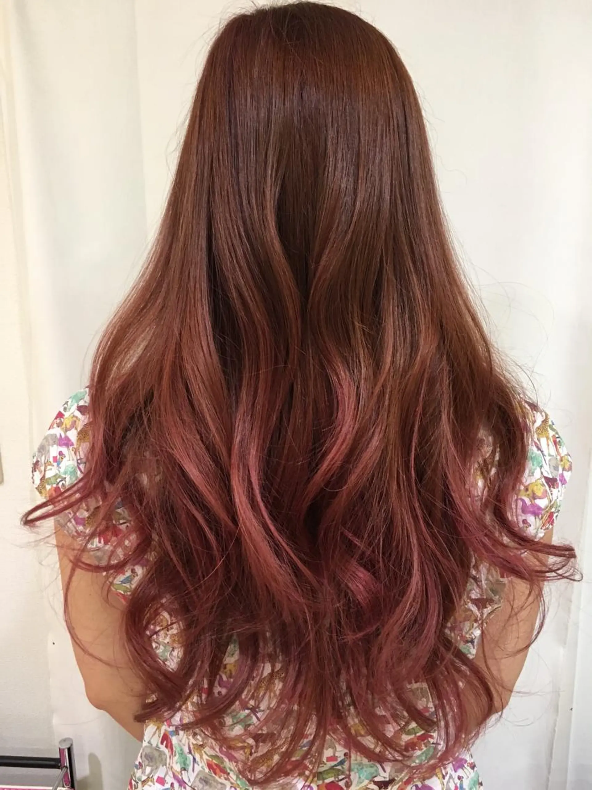 ロング カラー パーマ ヘアアレンジ グラデーションカラー ピンクカラー きむえり/髪質改善 /うねり広がり改善のヘアスタイル