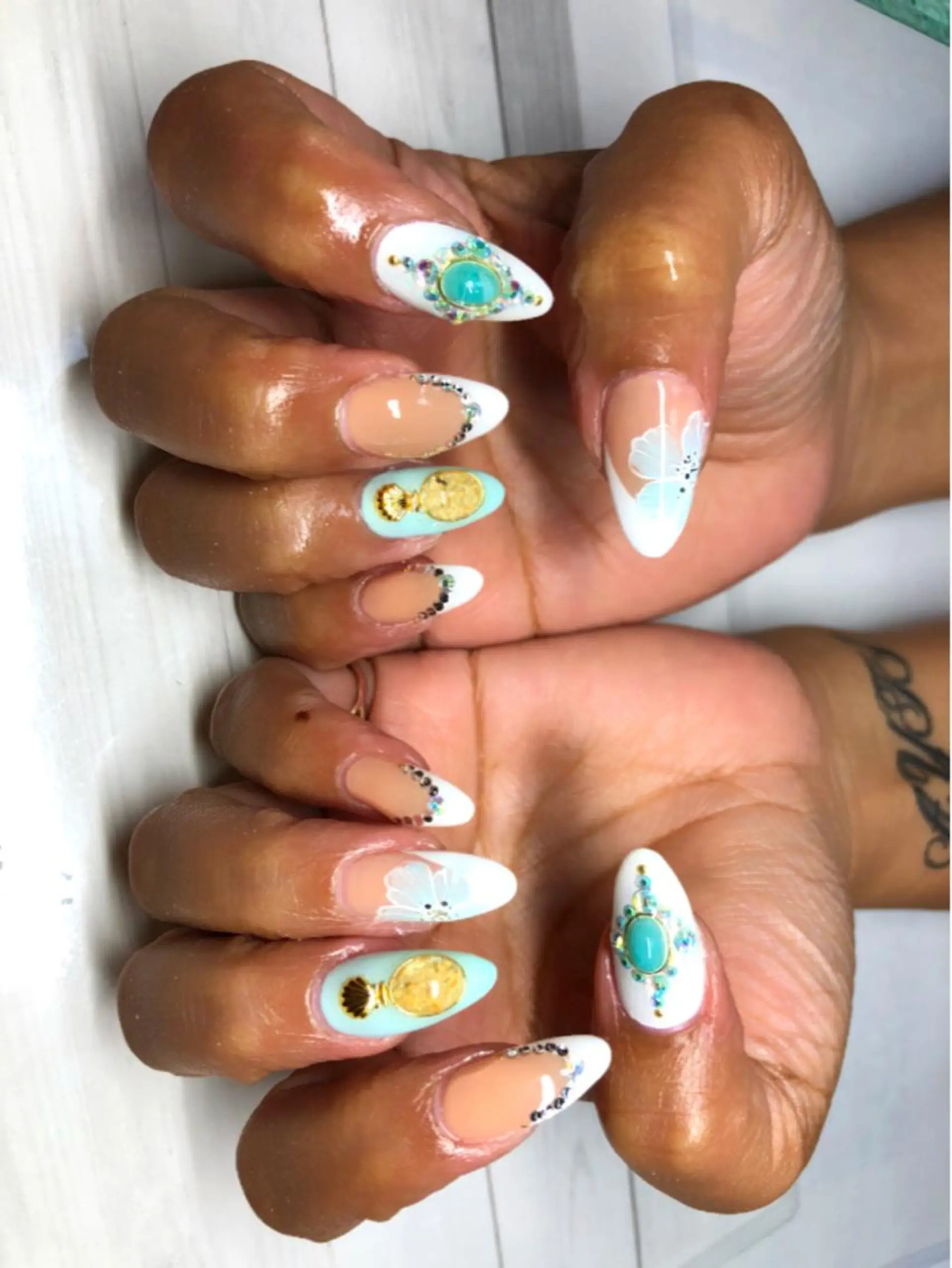 ネイル Li'leaNail AINAのネイルデザイン