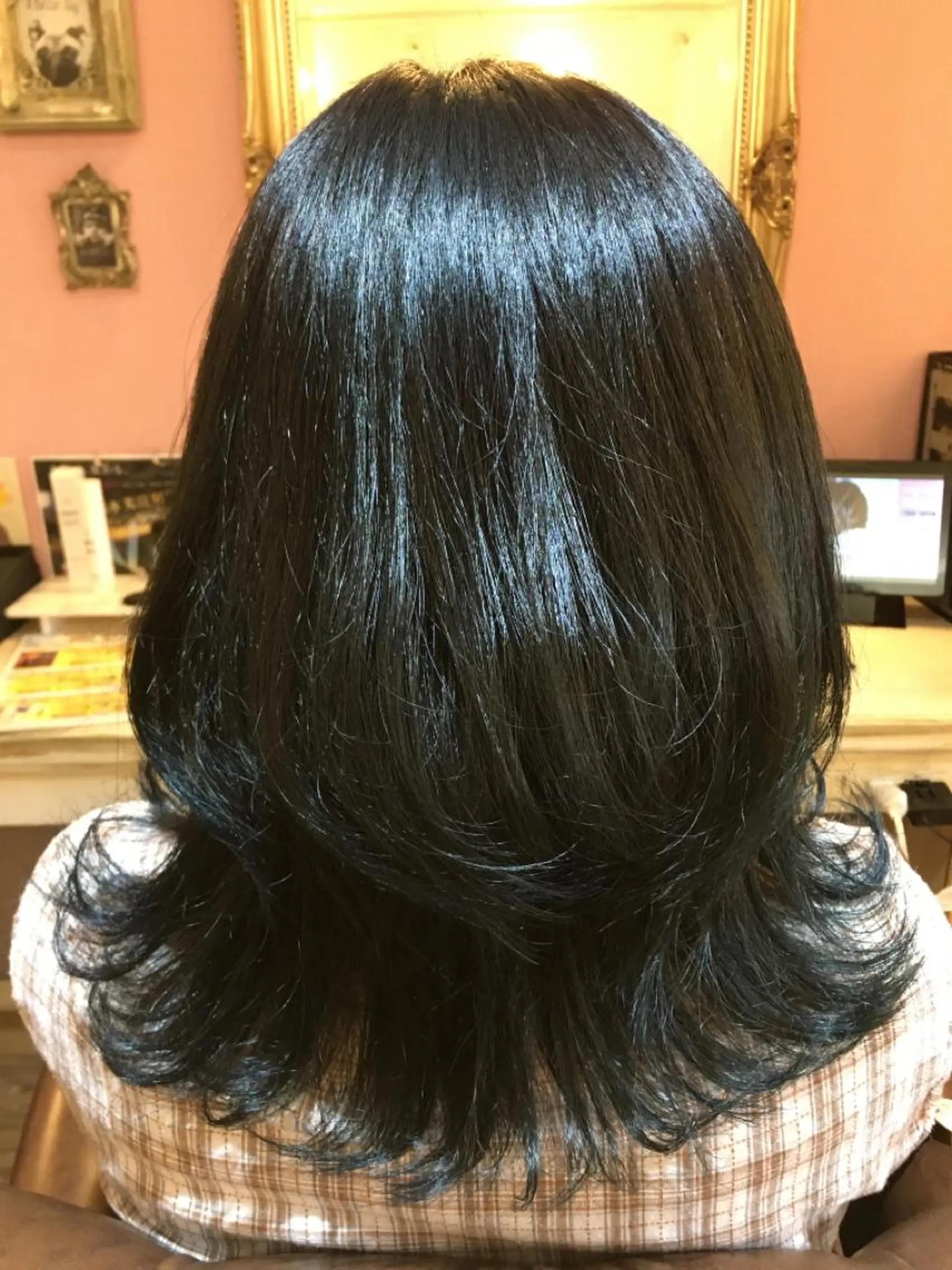 セミロング カラー ウルフカット plaatje 義見のヘアスタイル