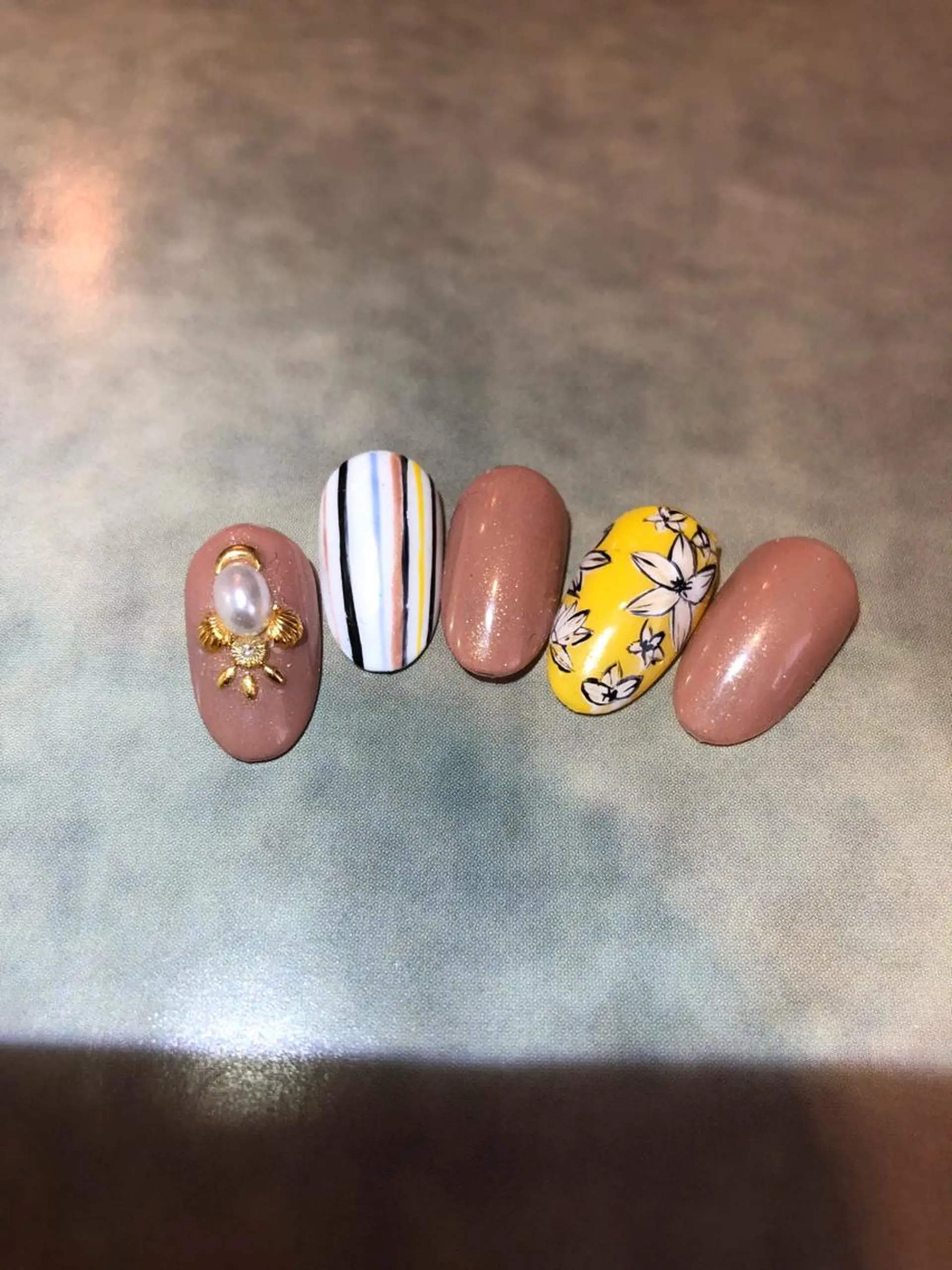 ネイル アートネイル ブラウン ティーエヌ 金山駅東口店のネイルデザイン