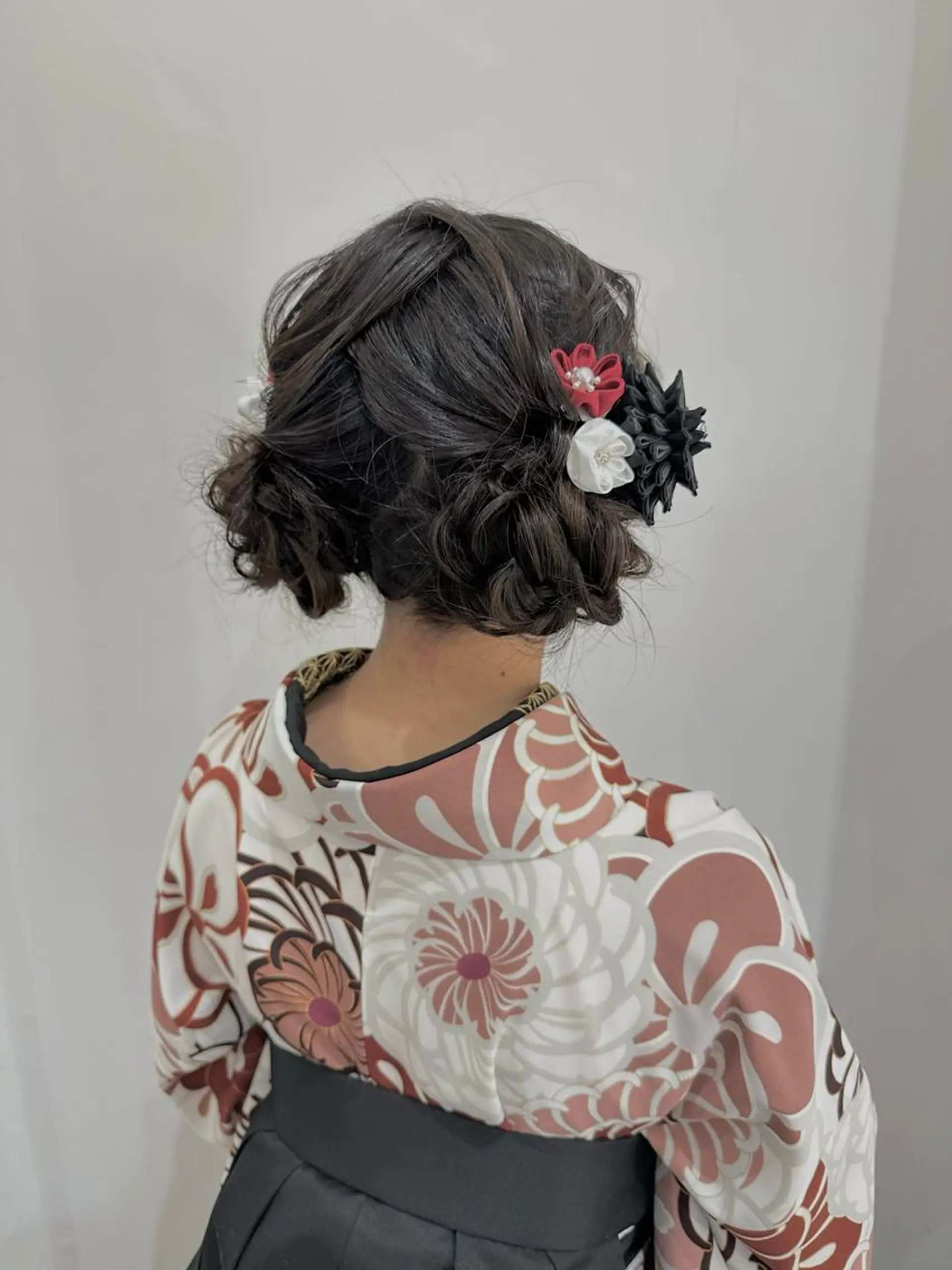 ミディアム ヘアアレンジ お団子ヘア 卒業式のヘアスタイル ヘアセット Total  Salon Mikazuki所属・Mikazuki オーナーTeradaのマツエク・マツパデザイン