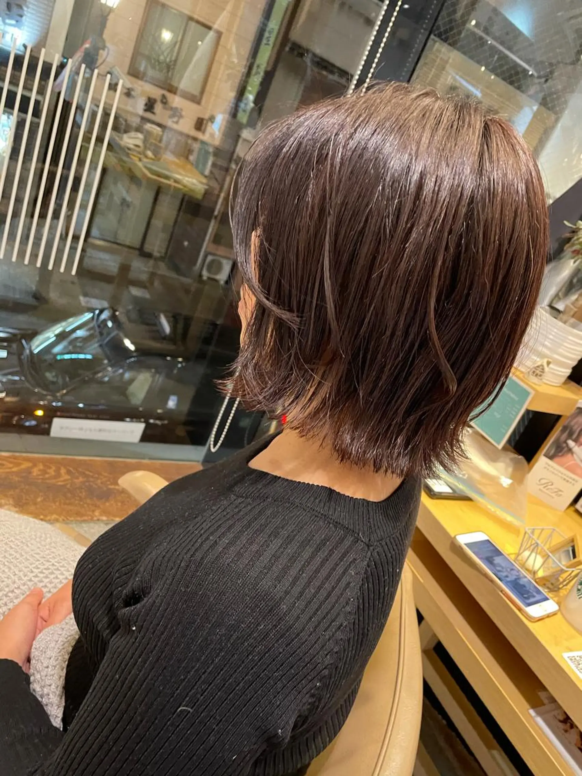 ミディアム レイヤーカット 特化型シオンのヘアスタイル