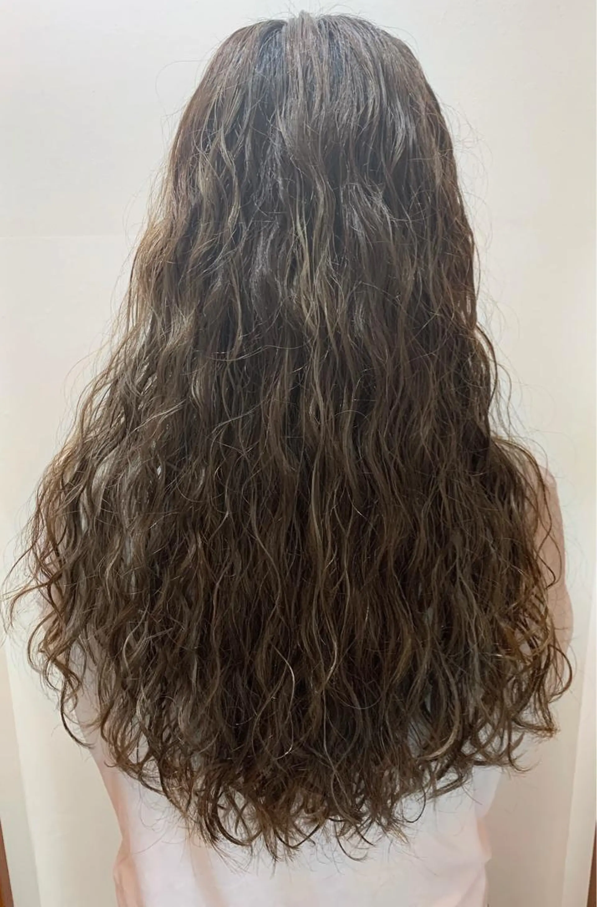 ロング パーマ オチ ハナのヘアスタイル