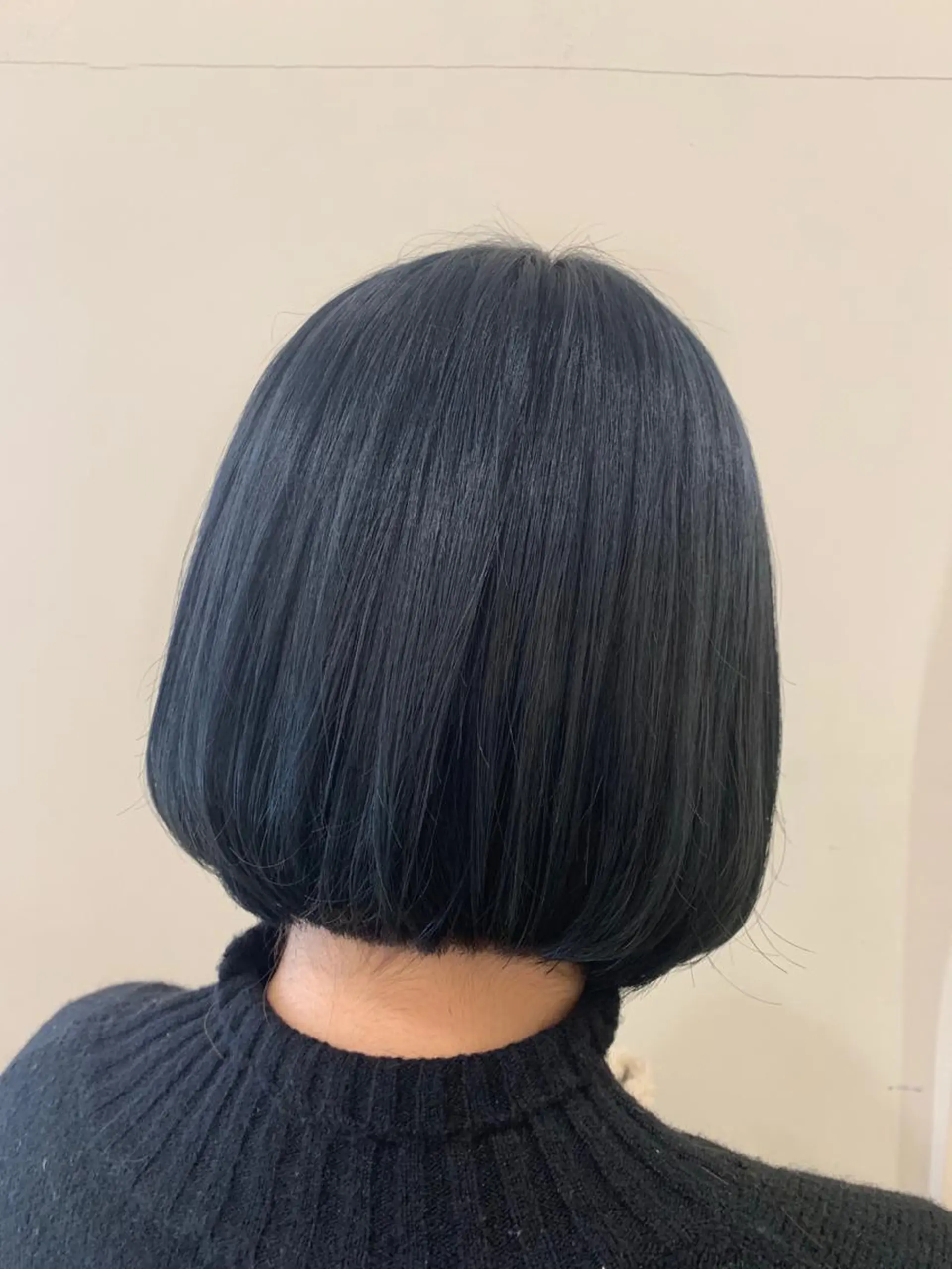 ショート カラー 黒髪 ブリーチ ネイビーカラー ボブ ぱつっとボブ/ 小野あかねのヘアスタイル