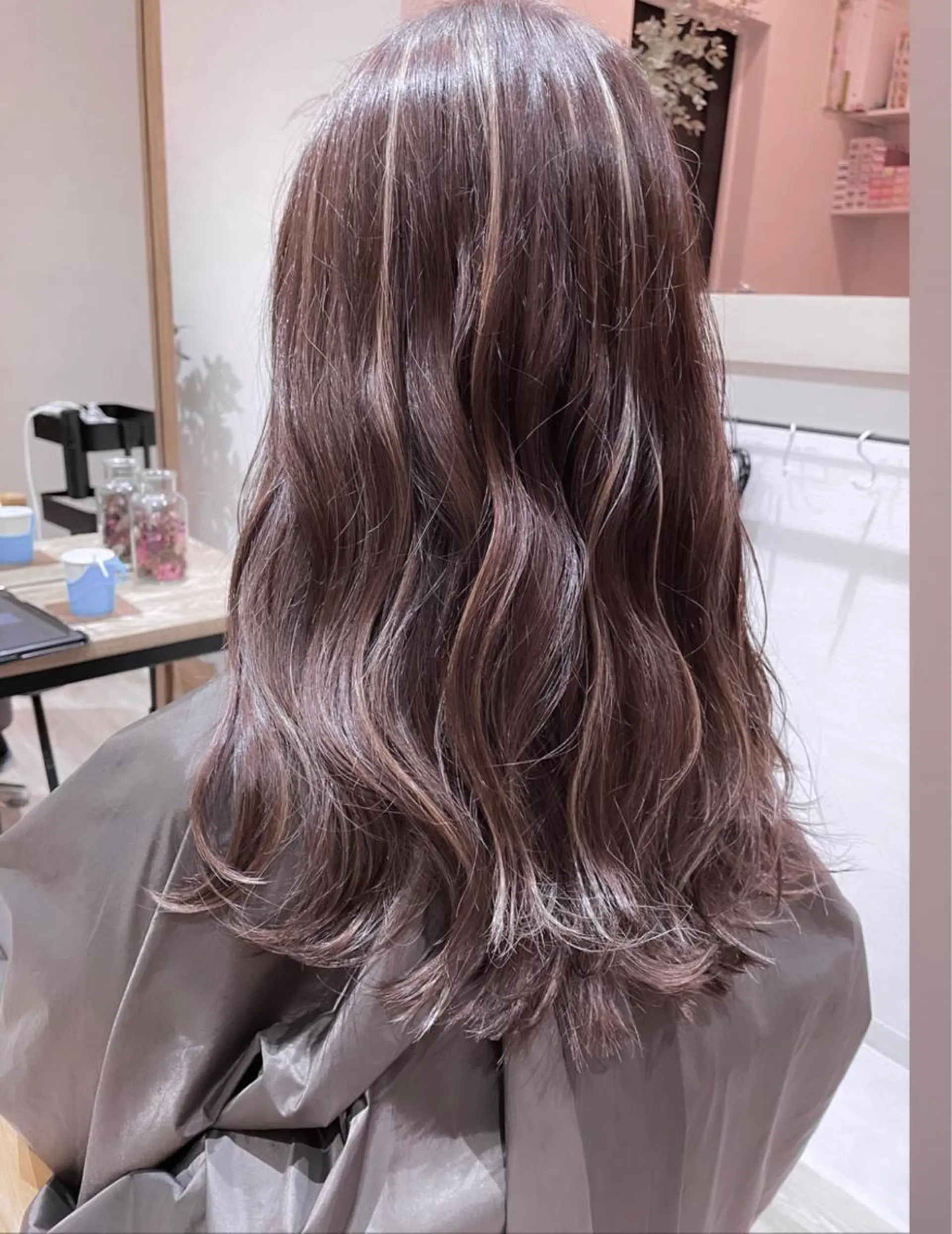 セミロング カラー アッシュ ベージュカラー ハイライトカラー ハイライト VERBENA所属・ハイライト／艶カラー 大河シンジのヘアスタイル