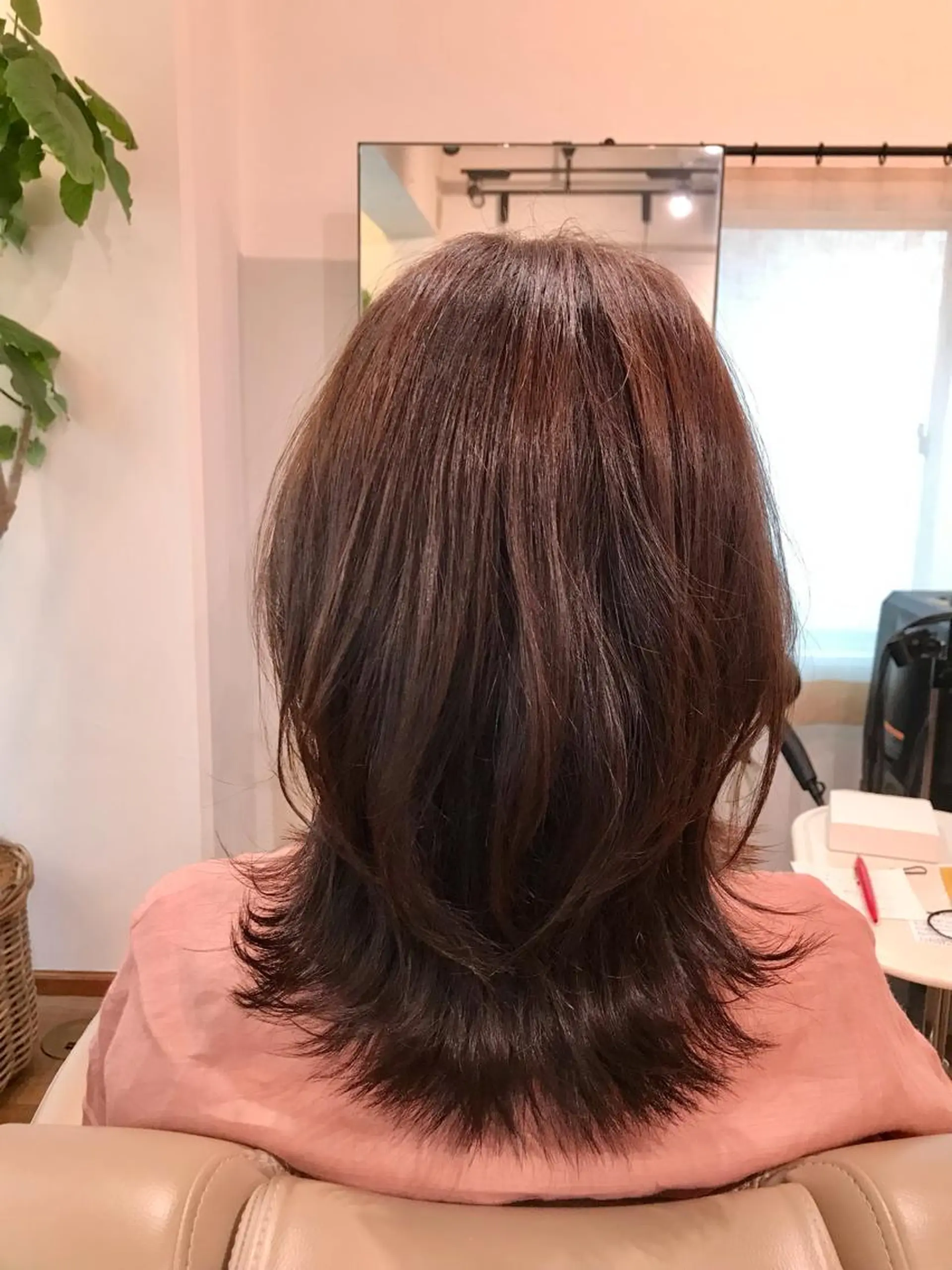 セミロング 吉田 小百合のヘアスタイル