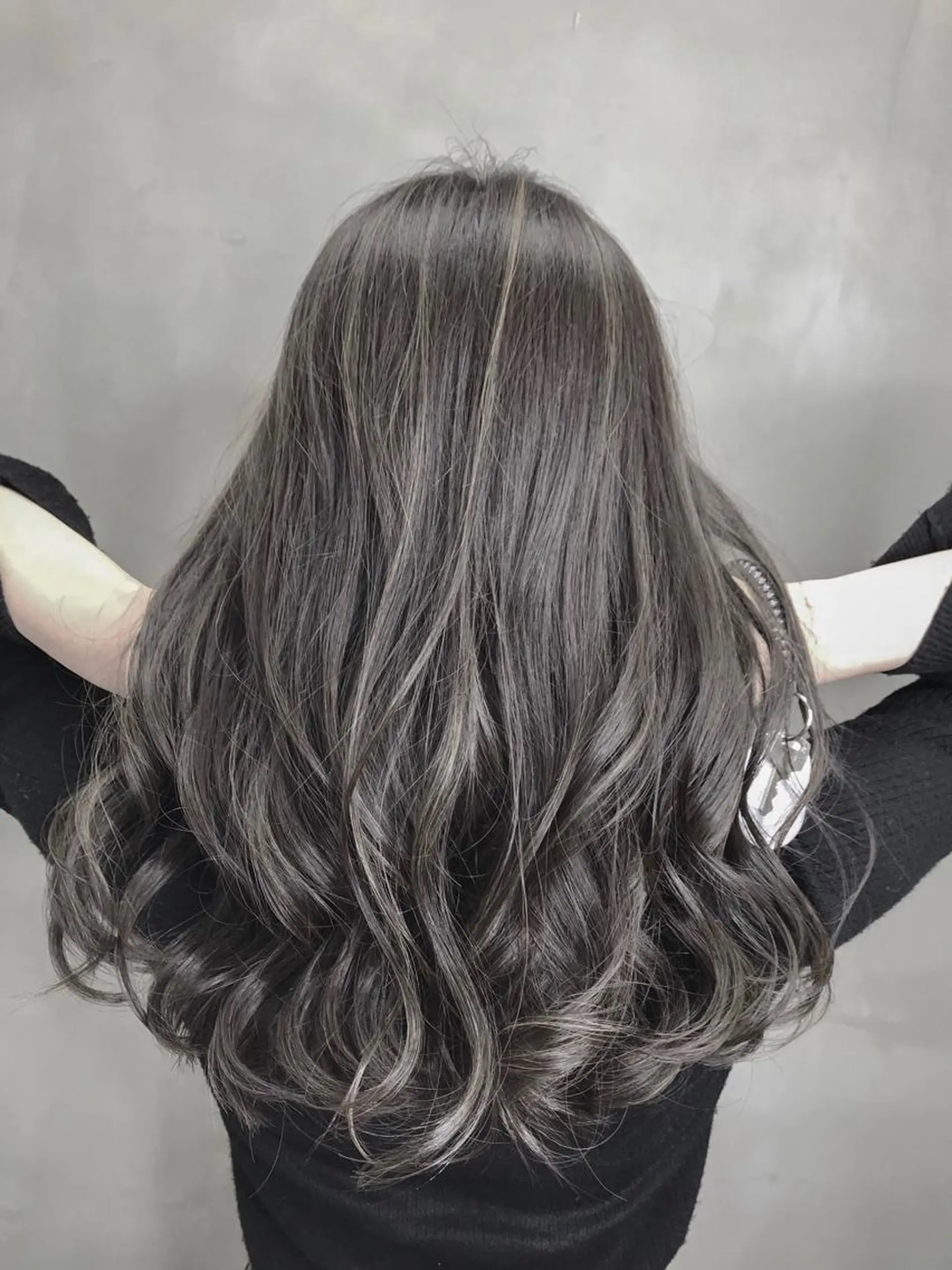 ロング カラー 【透明感、艶髪】西村 有司のヘアスタイル