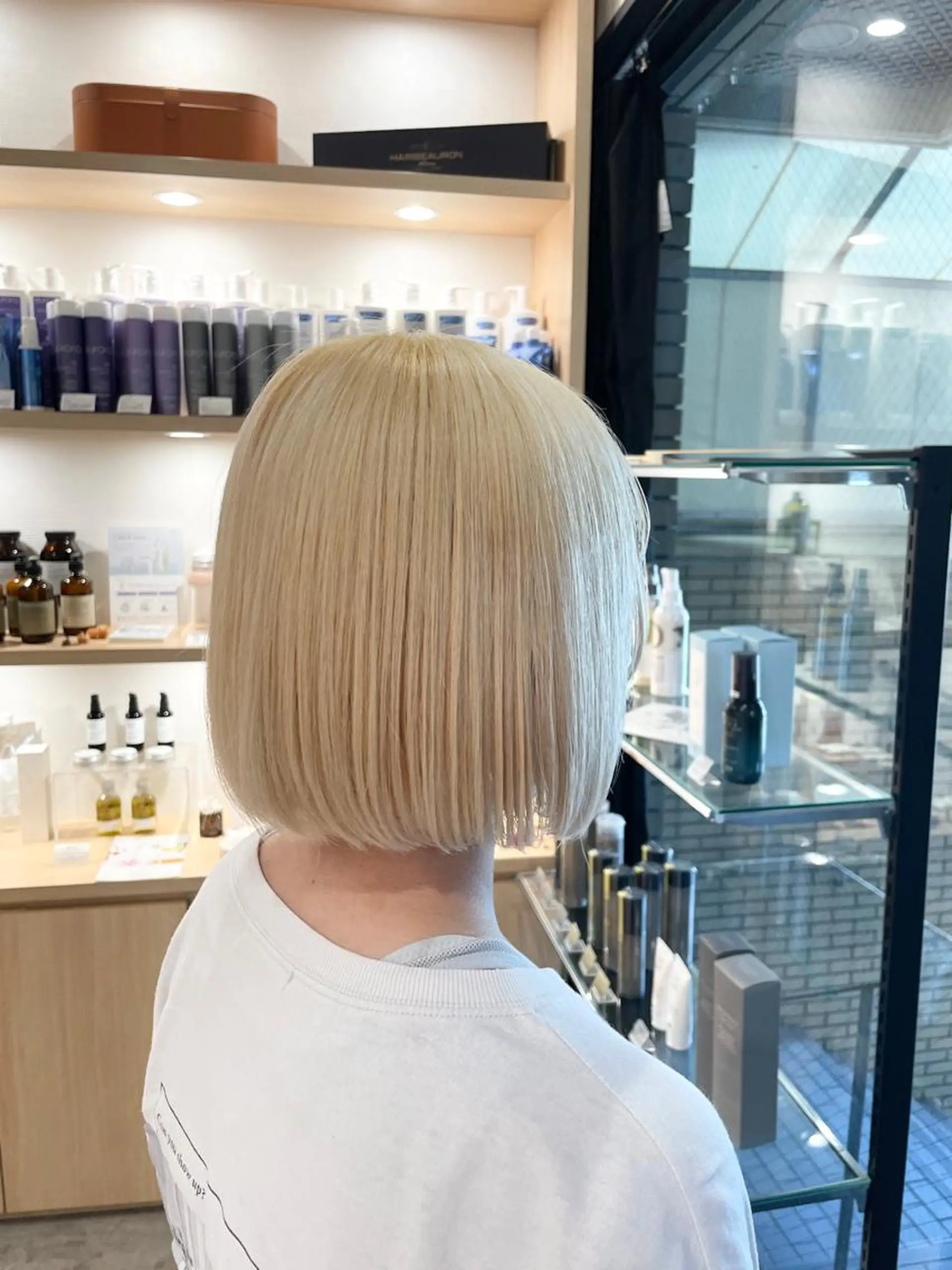 ショート カラー 抜きっぱなしブロンド ヘアカラー トリートメント 城　健太郎 💎ハイトーンのヘアスタイル