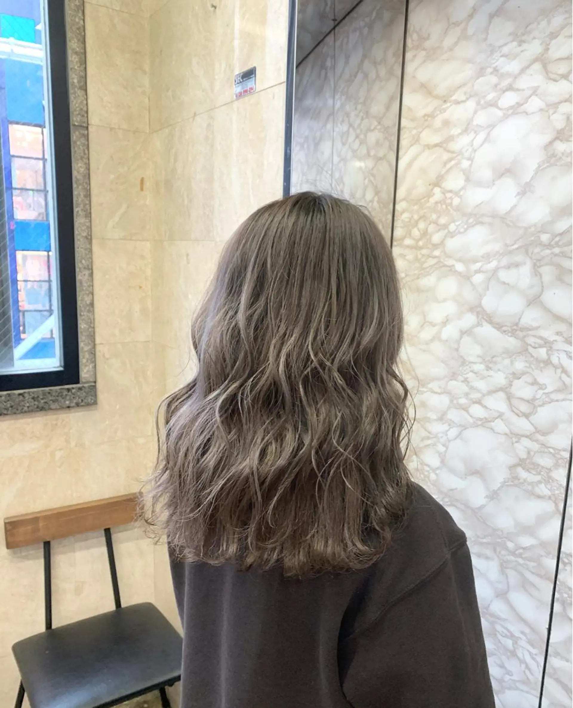 ミディアム 🌟小顔レイヤー× 赤み消し透明感カラーのヘアスタイル