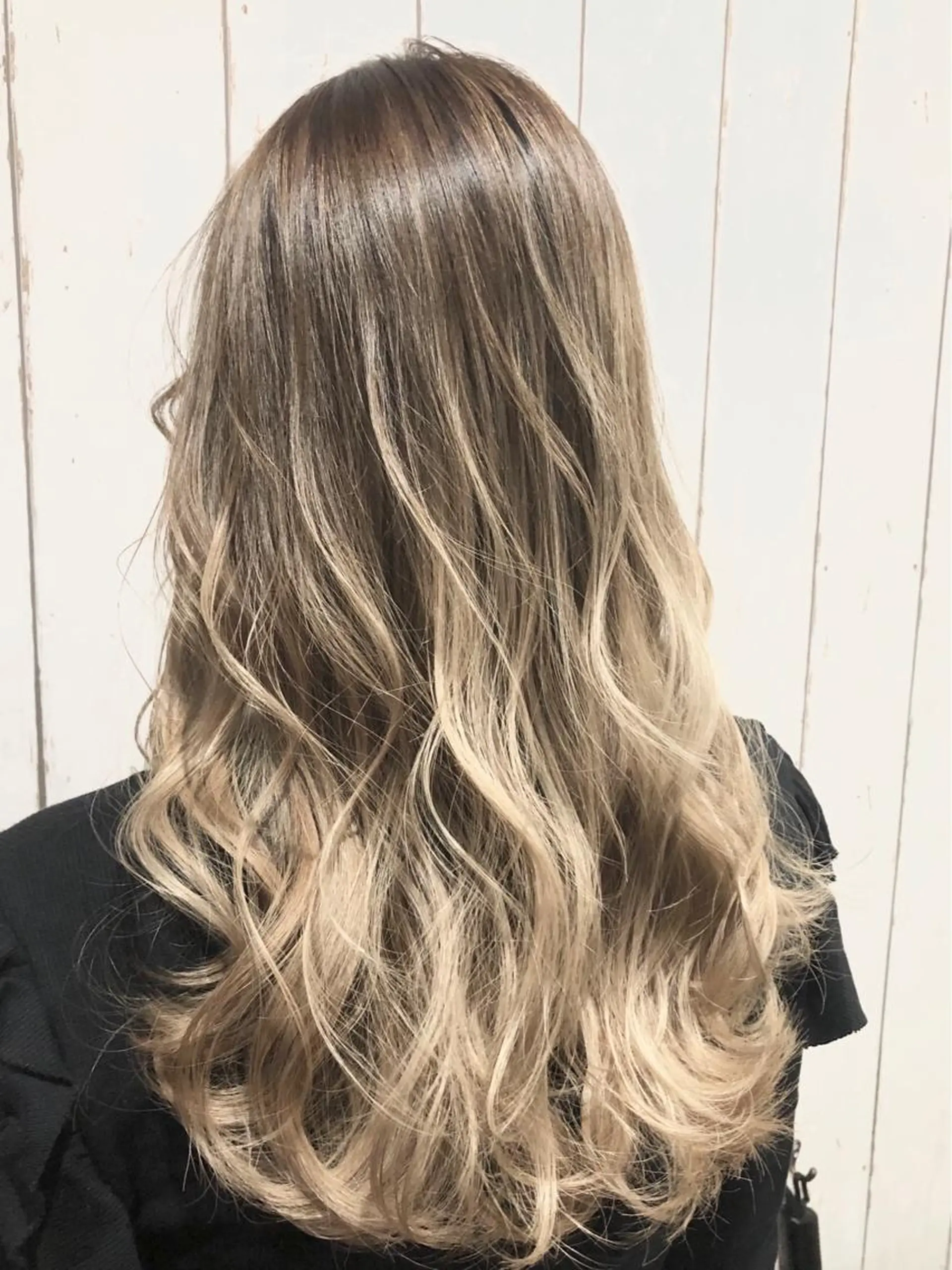 セミロング カラー パーマ ヘアアレンジ メンズ メンズバレイヤージュ メンズハイライト メンズハイトーン バレイヤージュ ハイライトカラー ヘアカラー トリートメント 👑指名率No.1 👑坂口飛翔のヘアスタイル