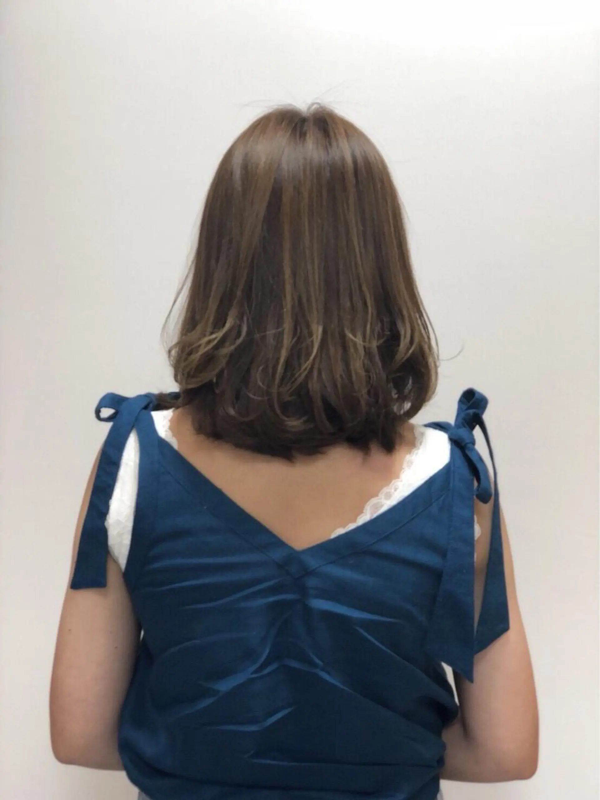 ミディアム カラー ハイライトカラー イルミナカラー ハイライト 縮毛矯正 トリートメント 髪質改善/縮毛矯正 /レイヤー岡部のヘアスタイル